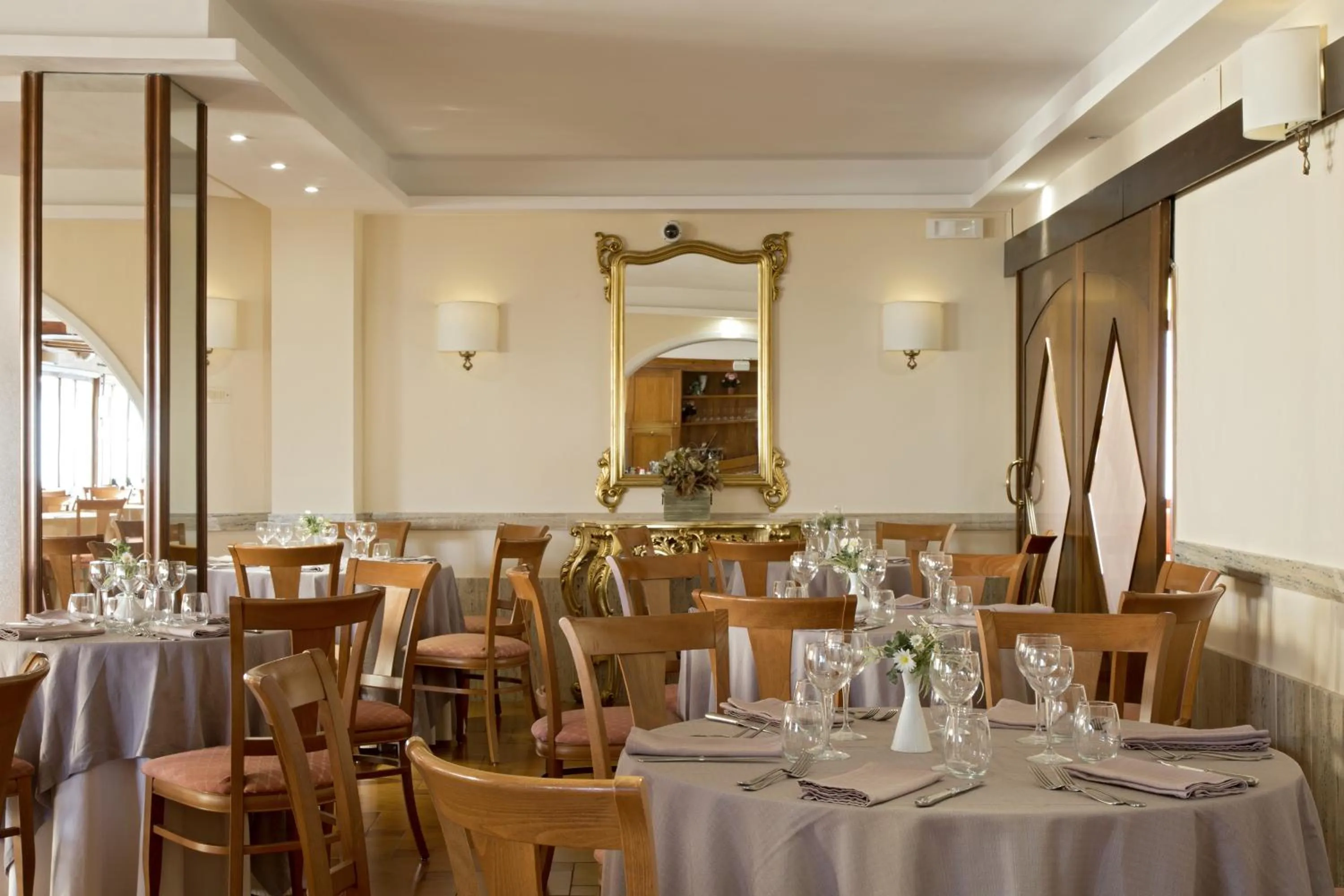 Restaurant/places to eat in American Hotel