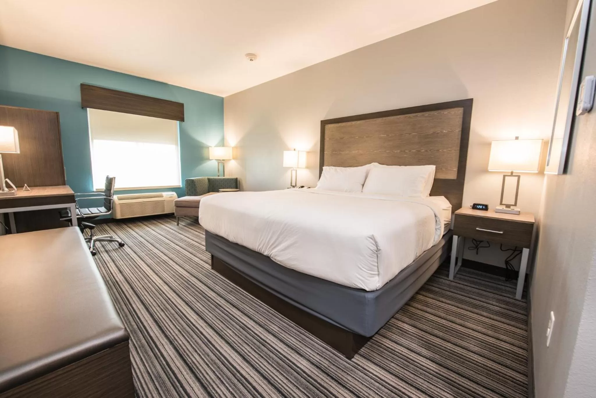 Photo of the whole room, Bed in Holiday Inn Express & Suites Houston - Hobby Airport Area by IHG