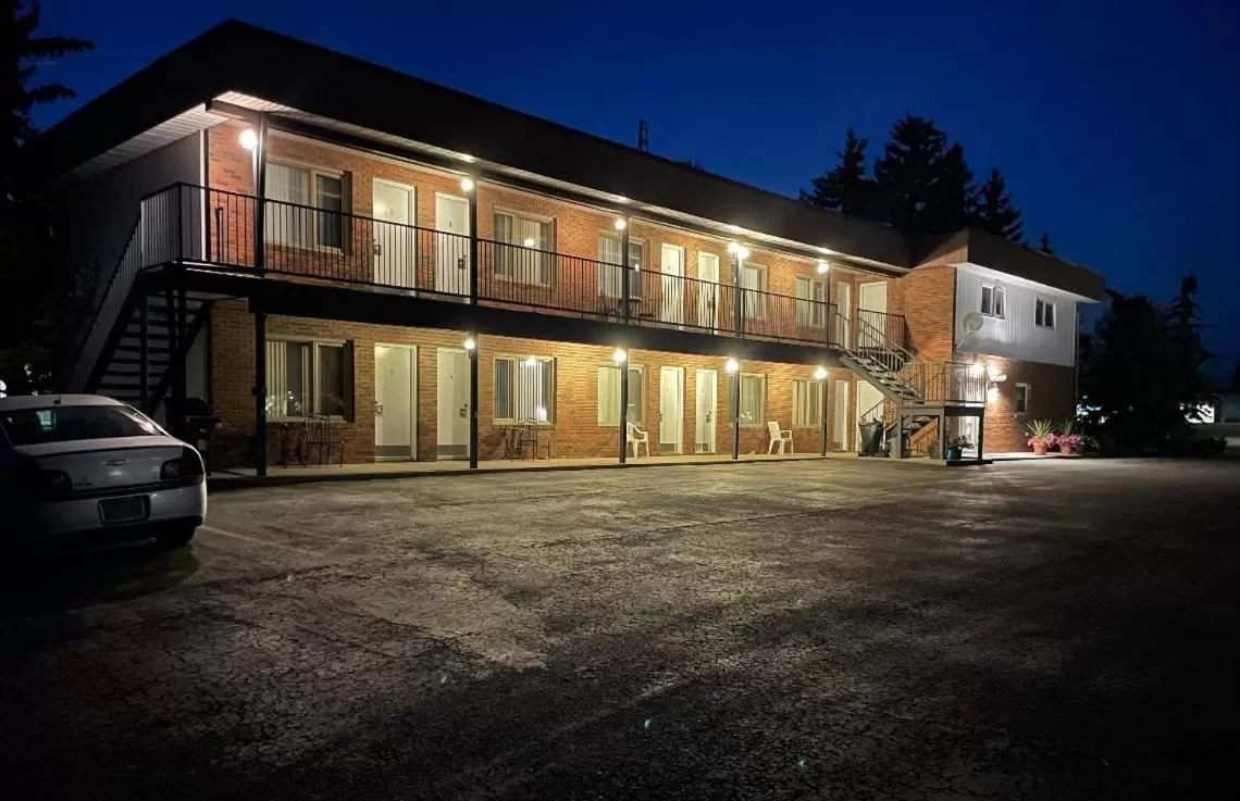 Property building in Rest Easy Motel