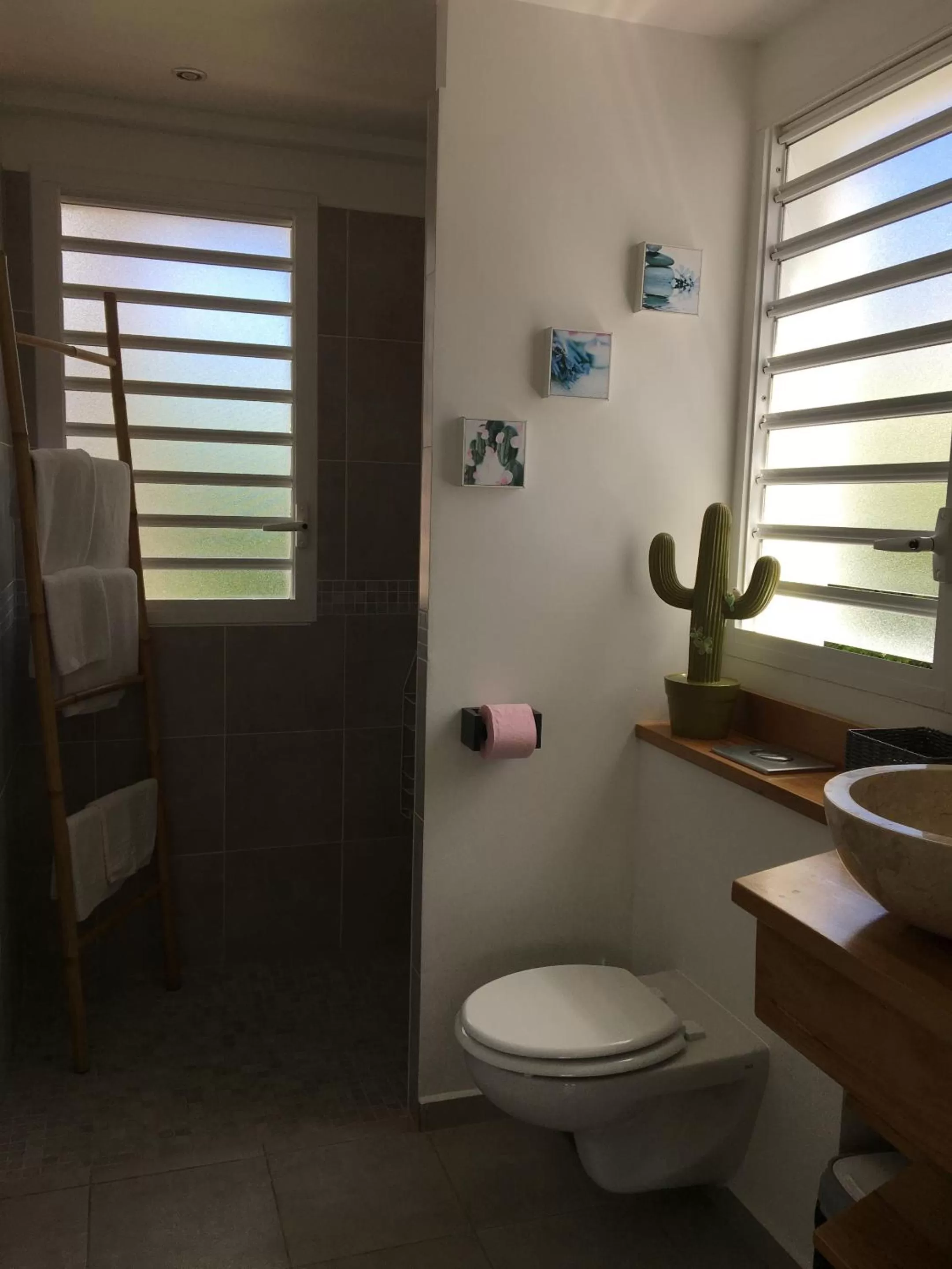 Bathroom in Chambres d'hôtes et villas chez Flo