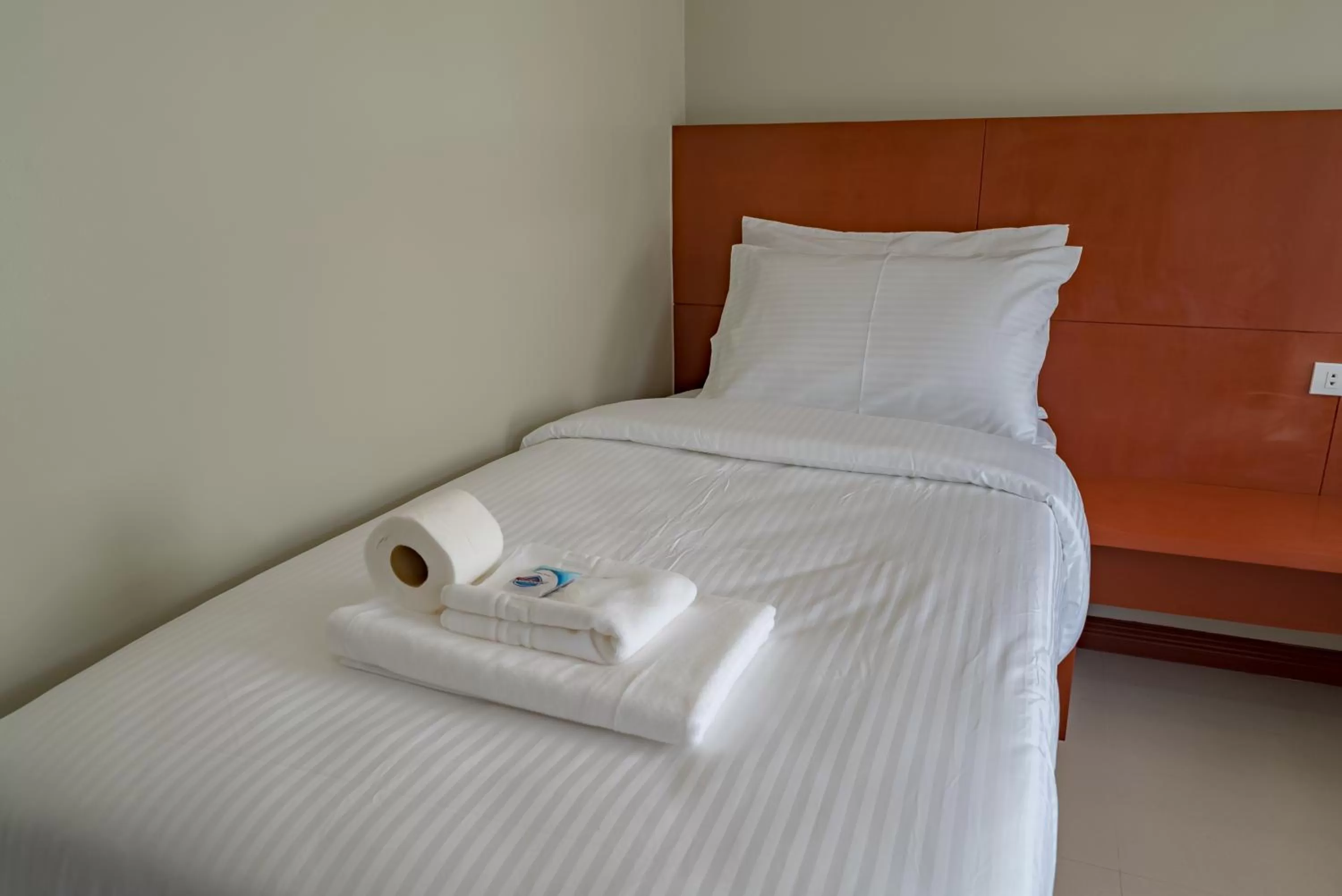 Bed in Coral Cliff Hotel