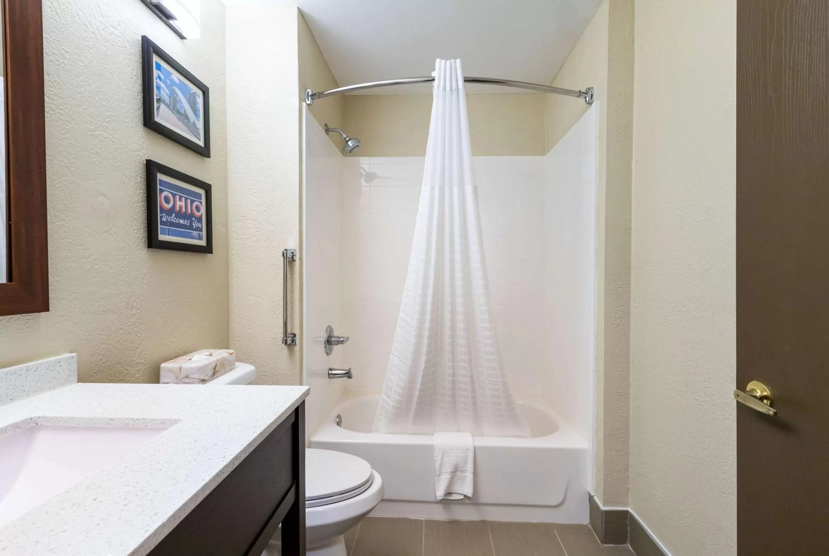 Bathroom, Bed in Comfort Inn & Suites Fairborn near Wright Patterson AFB