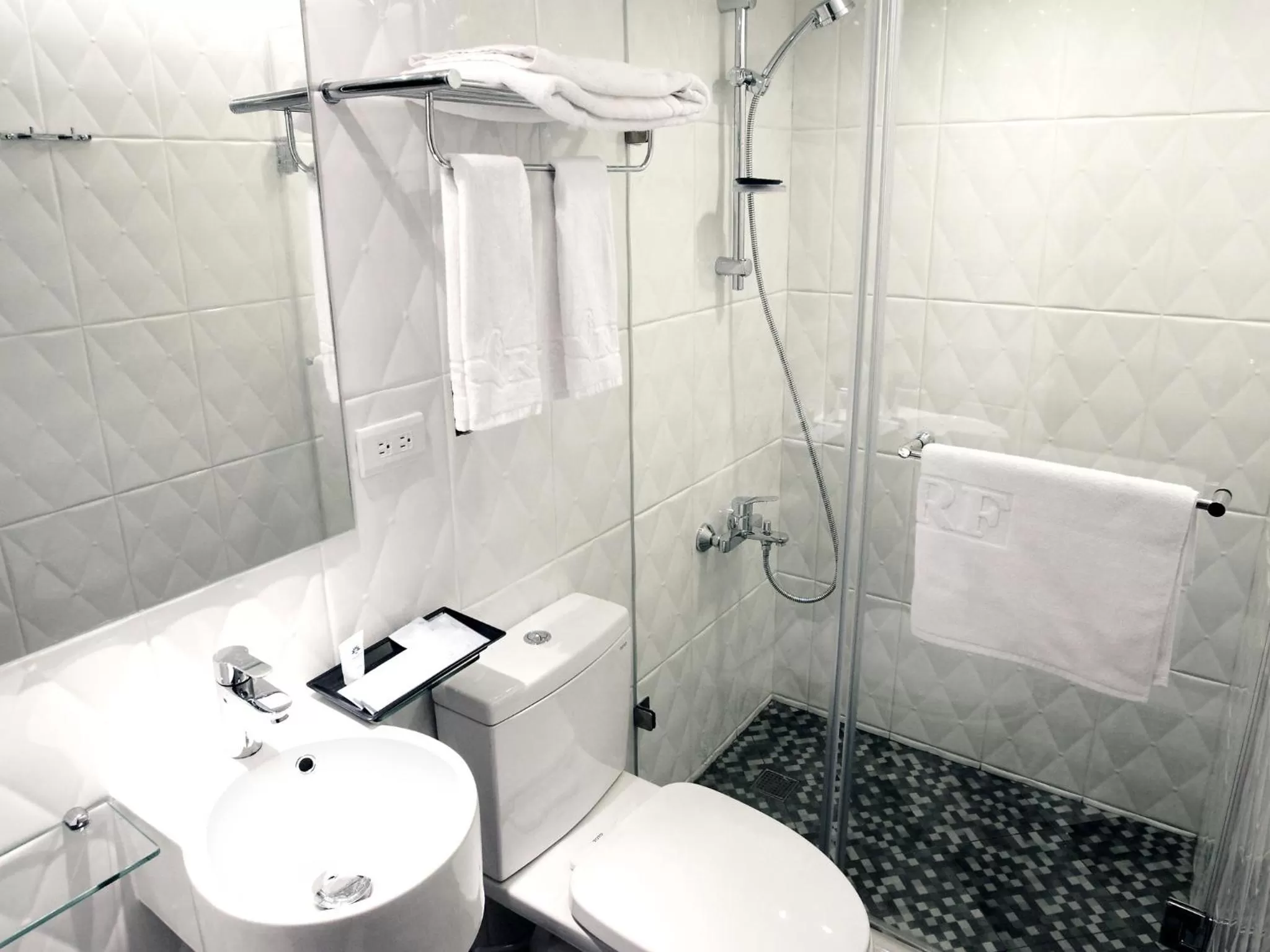 Shower in RF Hotel - Zhongxiao