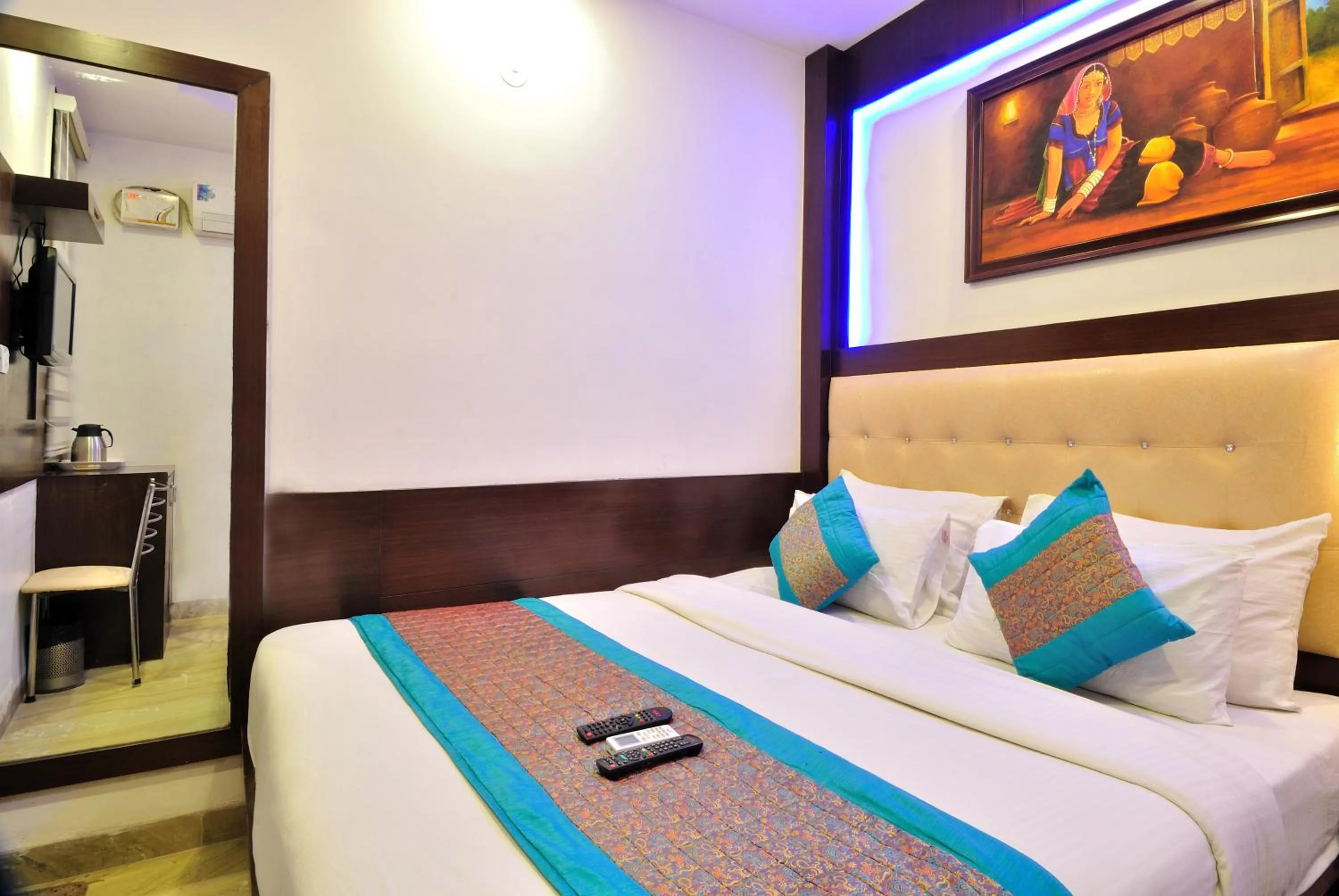 Bed in Hotel Nirmal Mahal - Paharganj - New Delhi