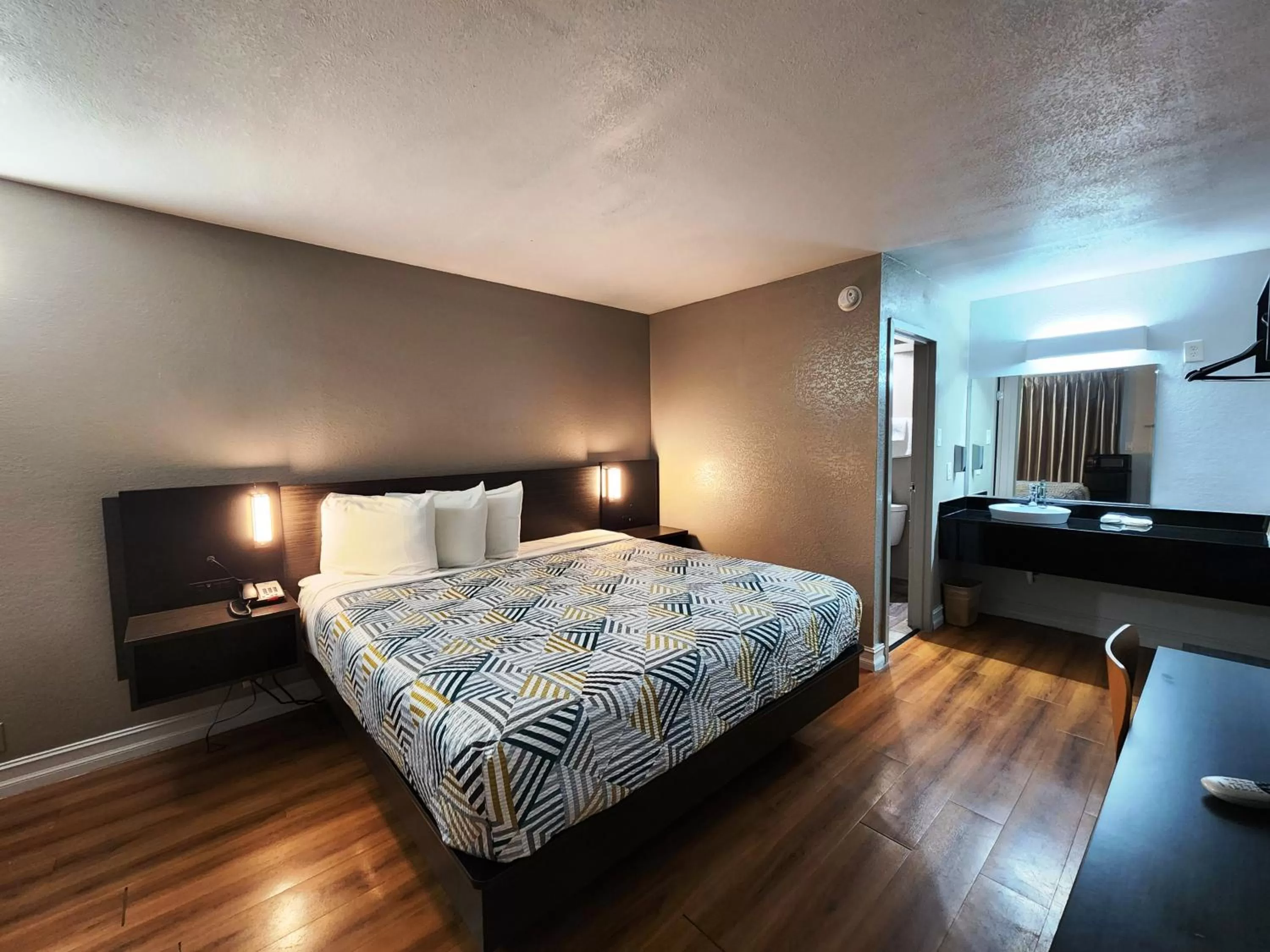 Bed in Motel 6 North Little Rock, AR-JFK Blvd