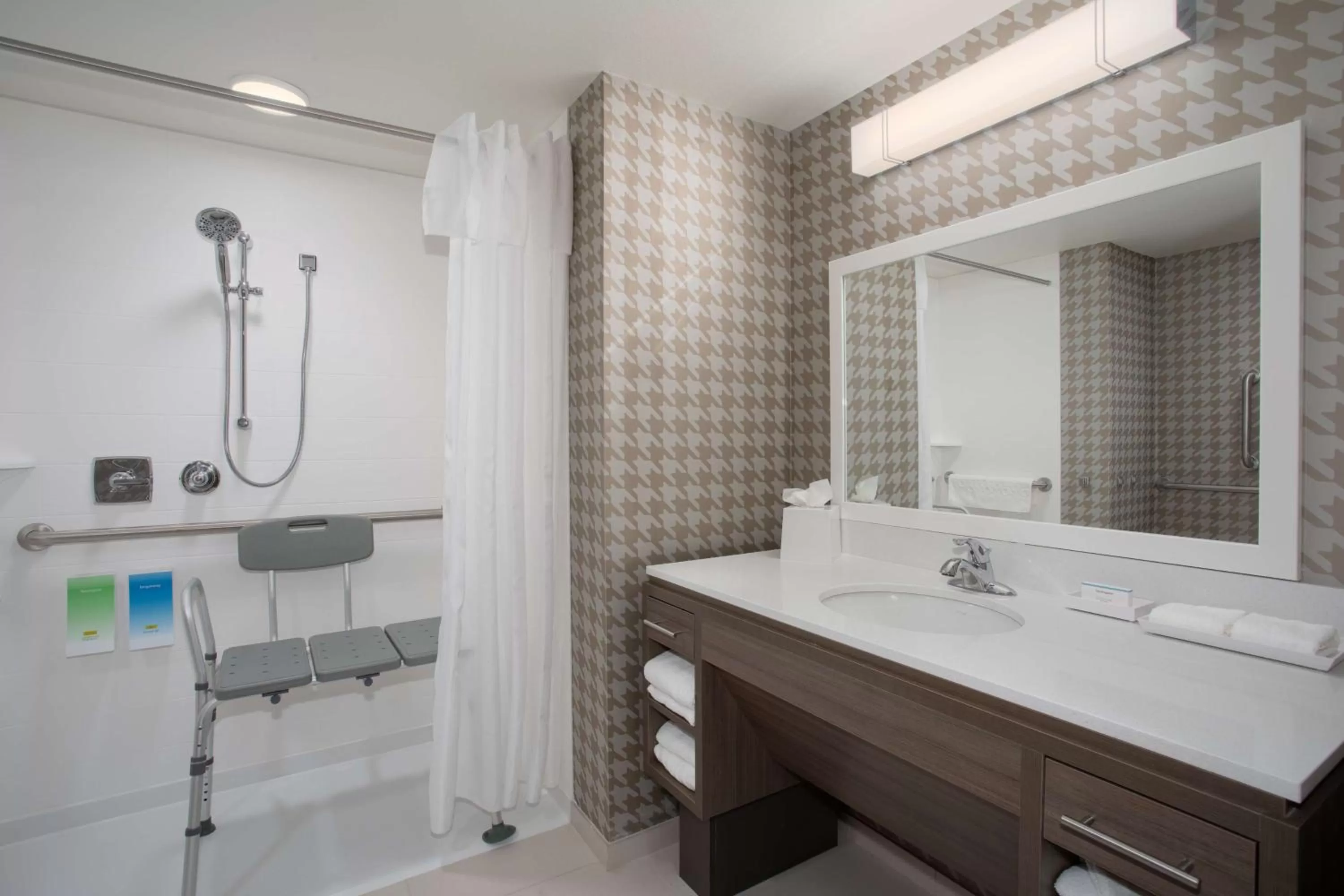 Bathroom in Home2 Suites By Hilton Omaha Un Medical Ctr Area