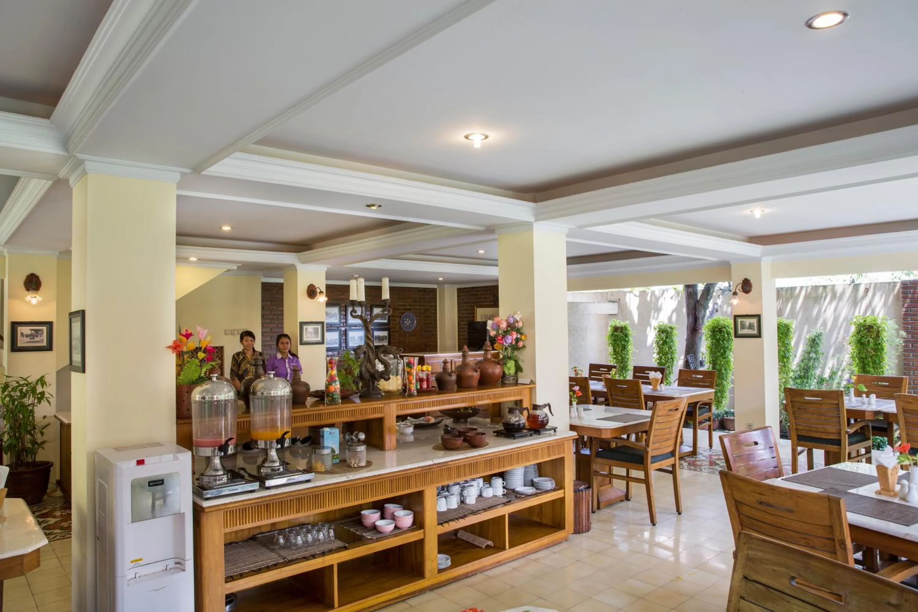 Restaurant/places to eat in Duta Garden Hotel