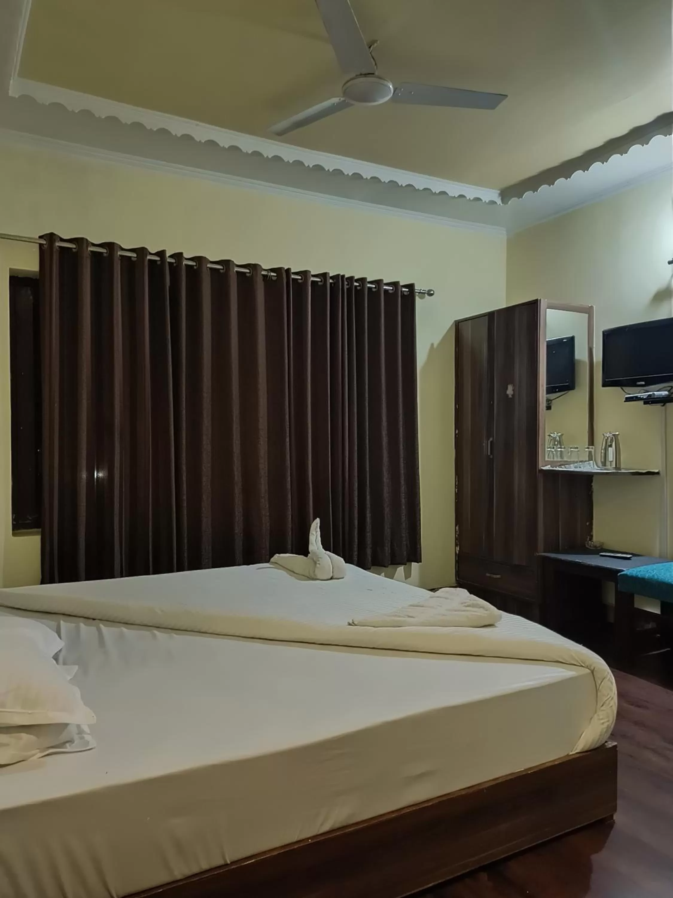 Bedroom, Bed in Hotel curio's All seasons