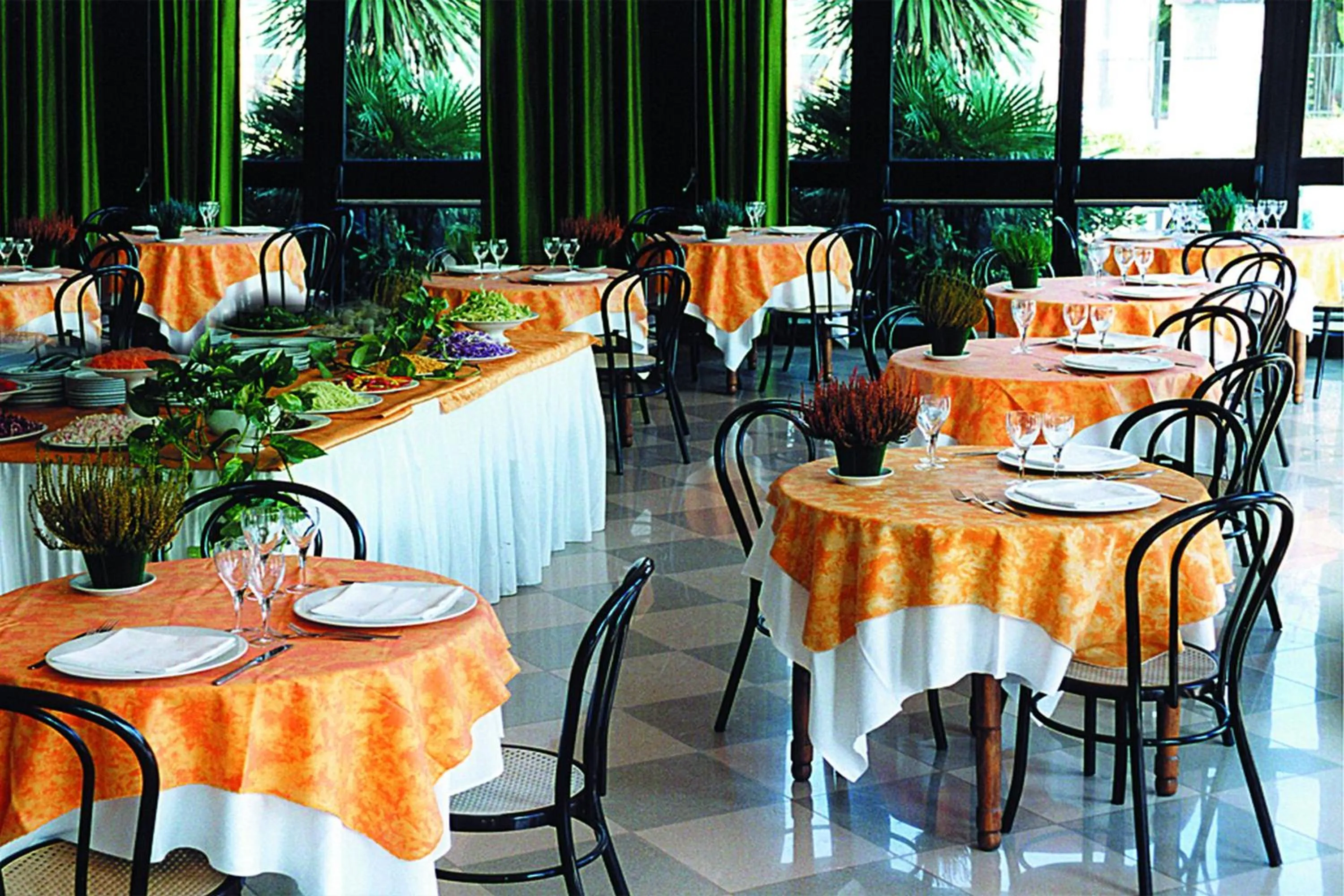 Restaurant/places to eat in Hotel Genzianella