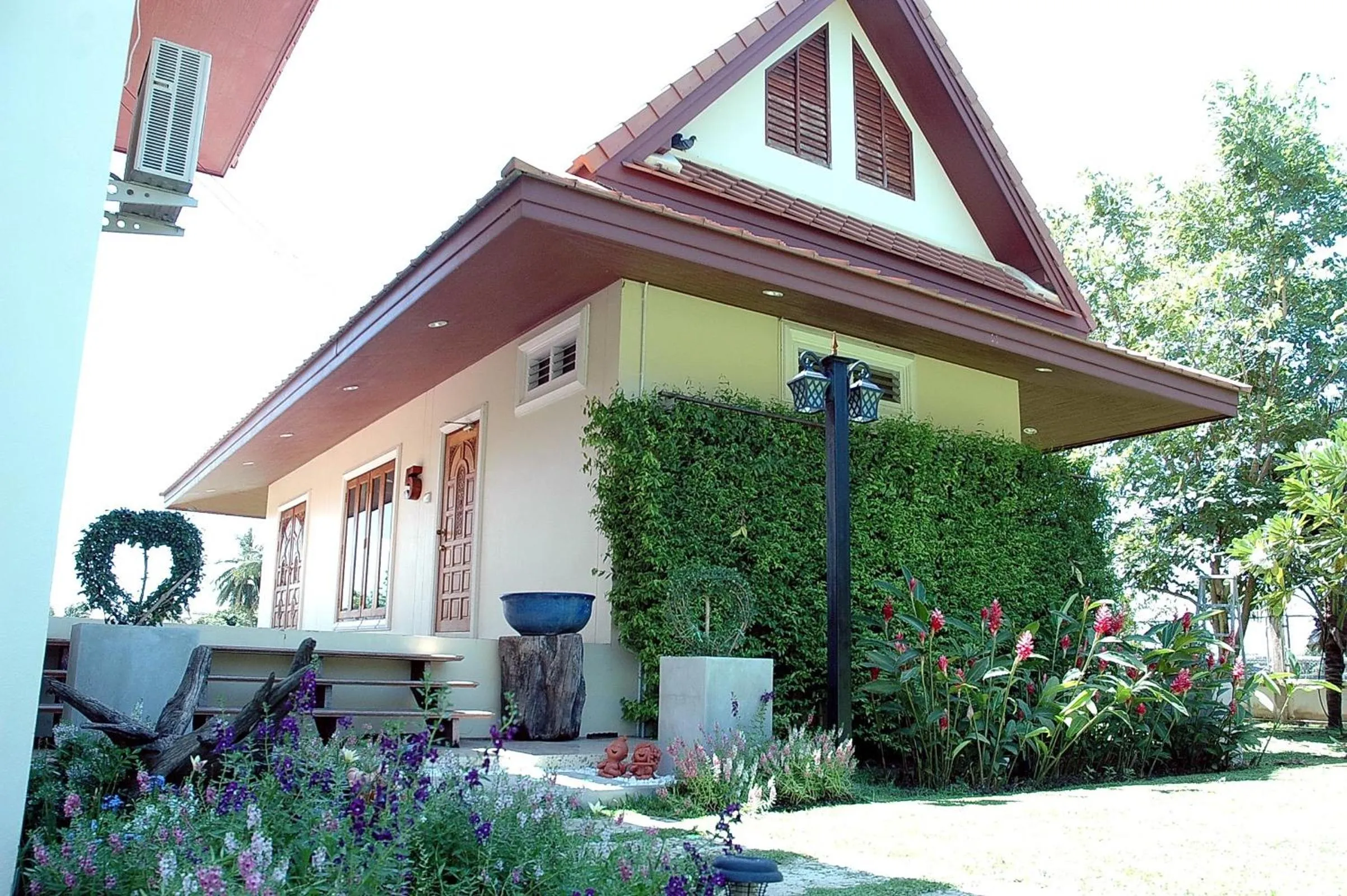 Facade/entrance in Thararin Villa