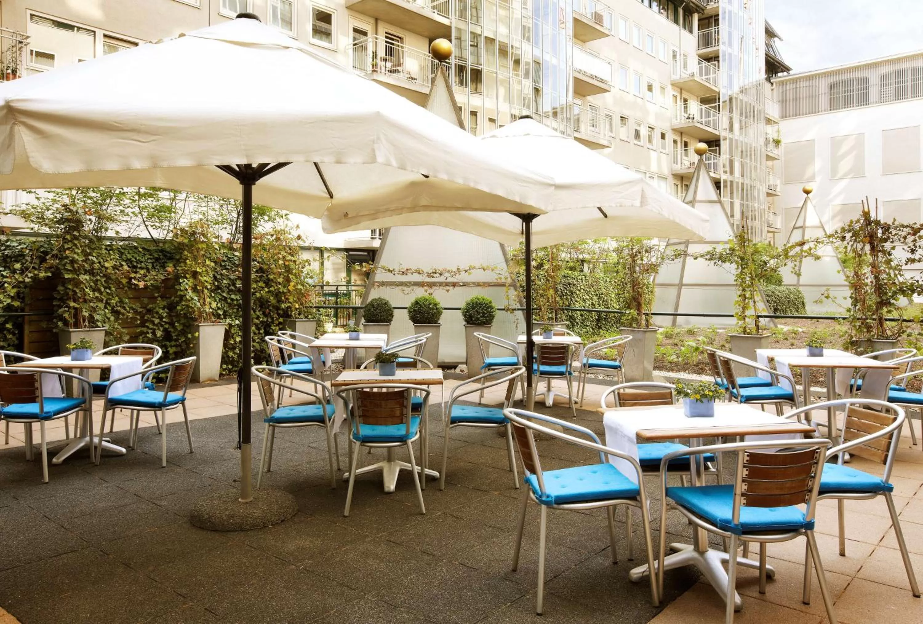 Property building, Restaurant/Places to Eat in NH Amsterdam Museum Quarter