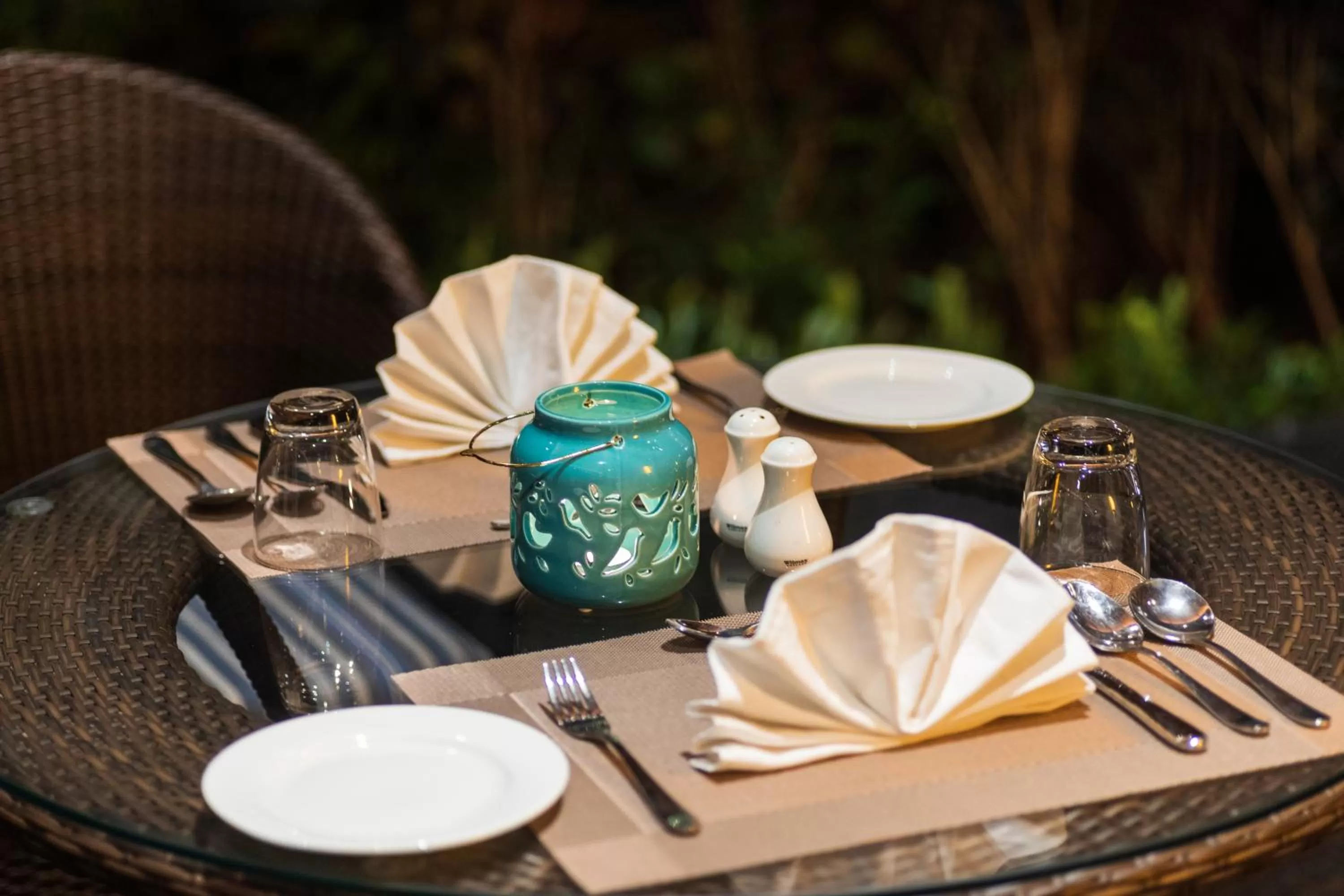 Restaurant/places to eat in Denissons Beach Resort, formerly Gamyam Retreat