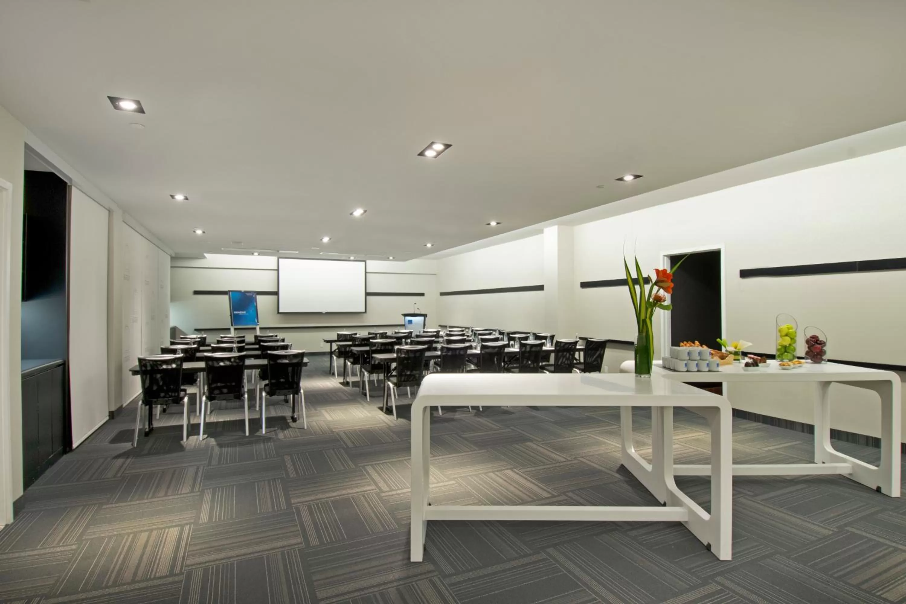 Business facilities in Novotel Montreal Center
