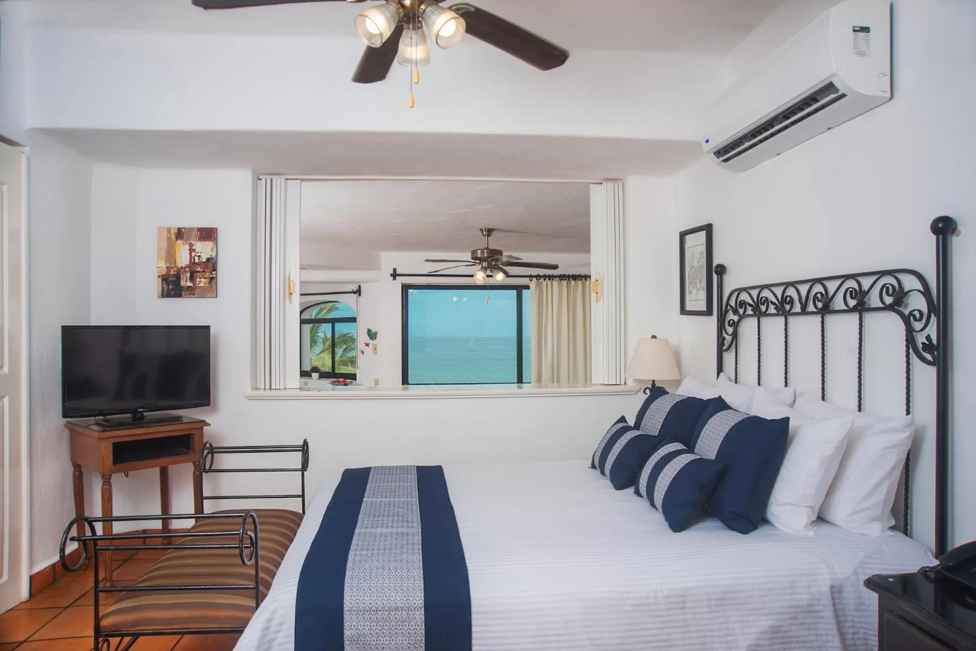 TV and multimedia, Bed in One Beach Street Zona Romantica Puerto Vallarta