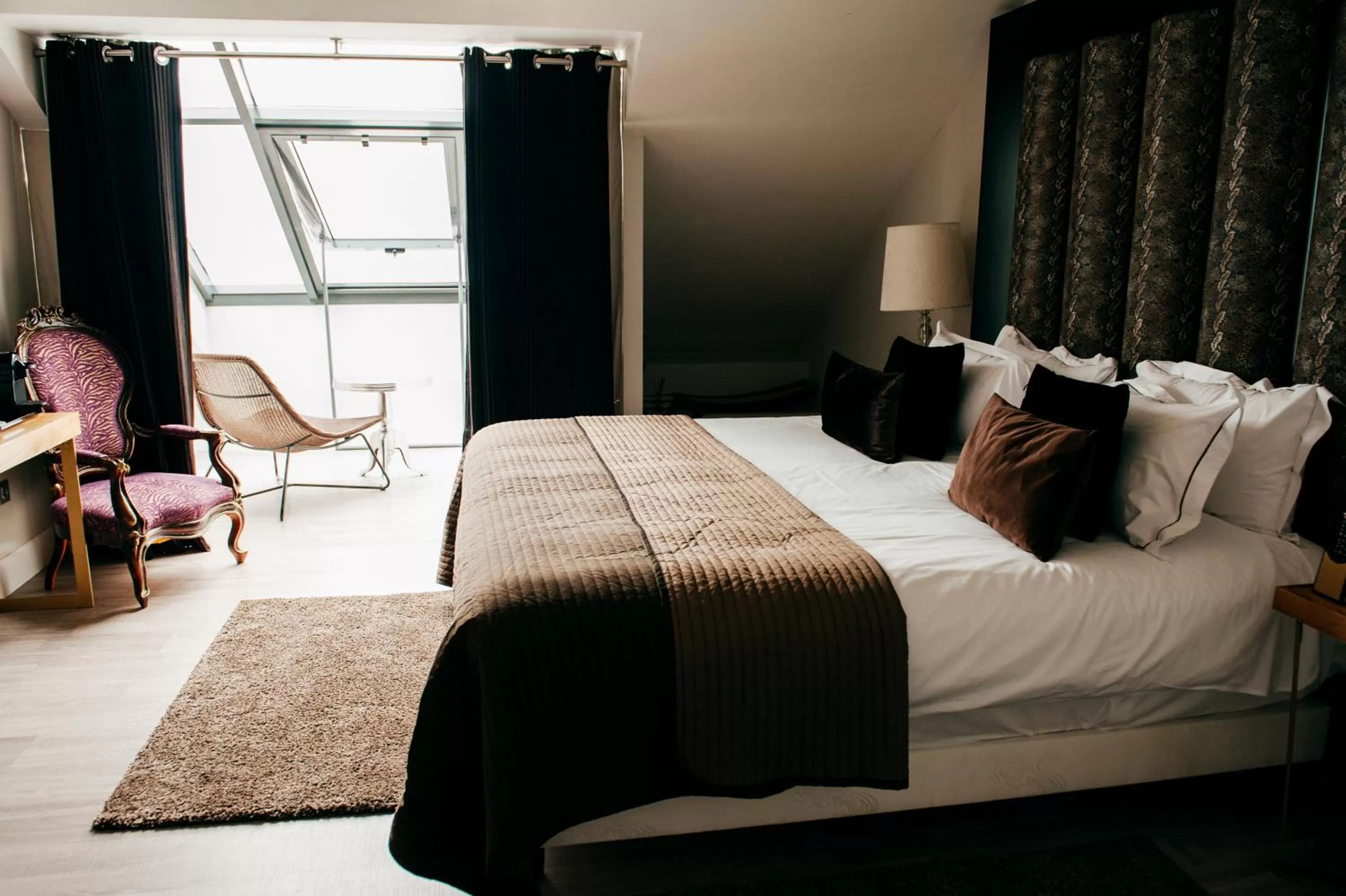 Balcony/Terrace, Bed in Hotel Art Santander