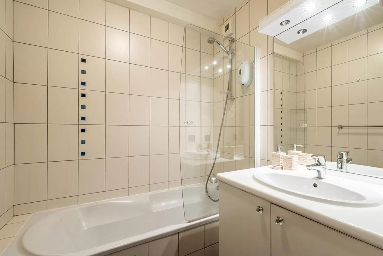 Bathroom in Eden Hotel, Apartments and Chalet Chamonix Les Praz