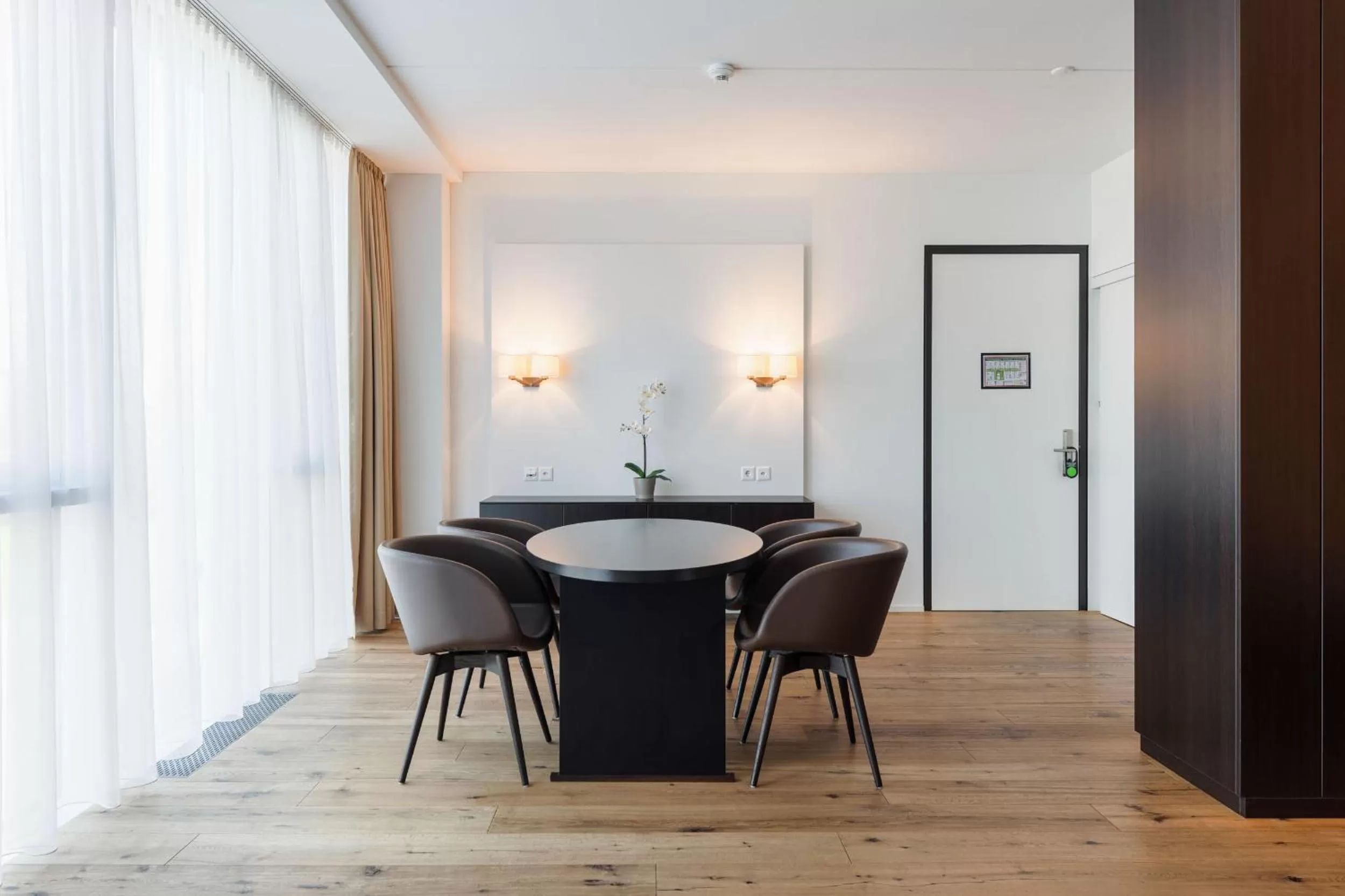 Staff in Hotel kommod