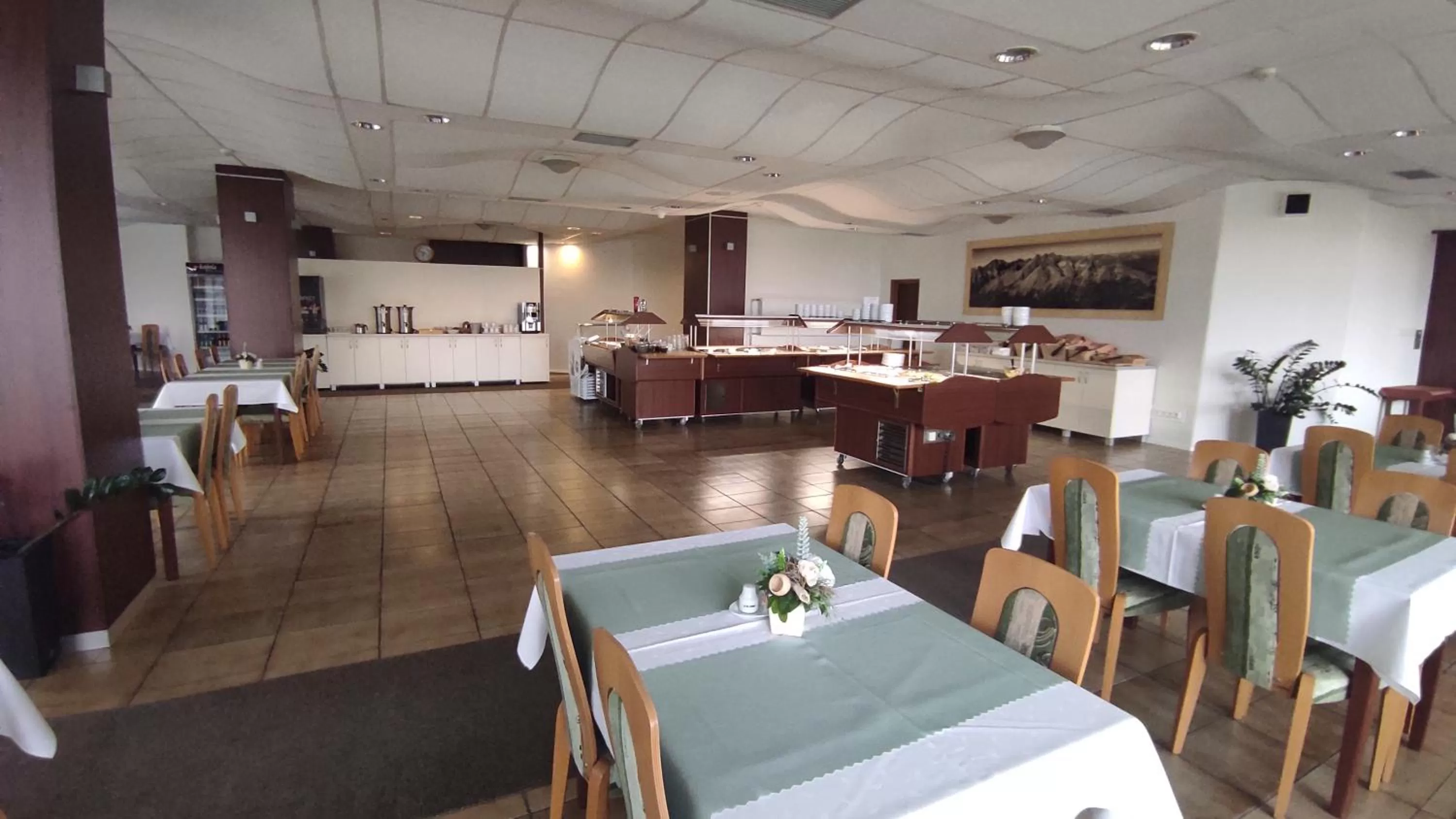 Restaurant/places to eat in Hotel SOREA TITRIS