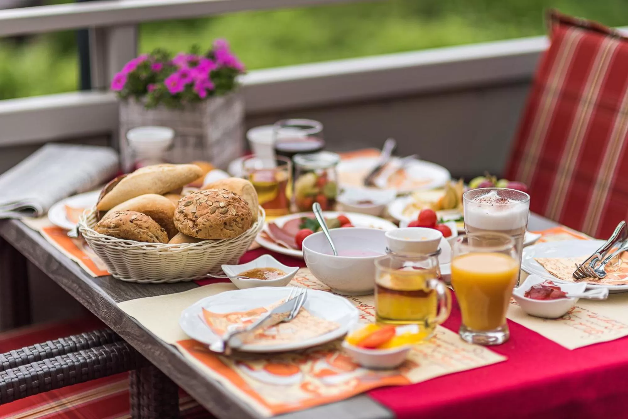 Food and drinks in Romantik Hotel Ahrenberg