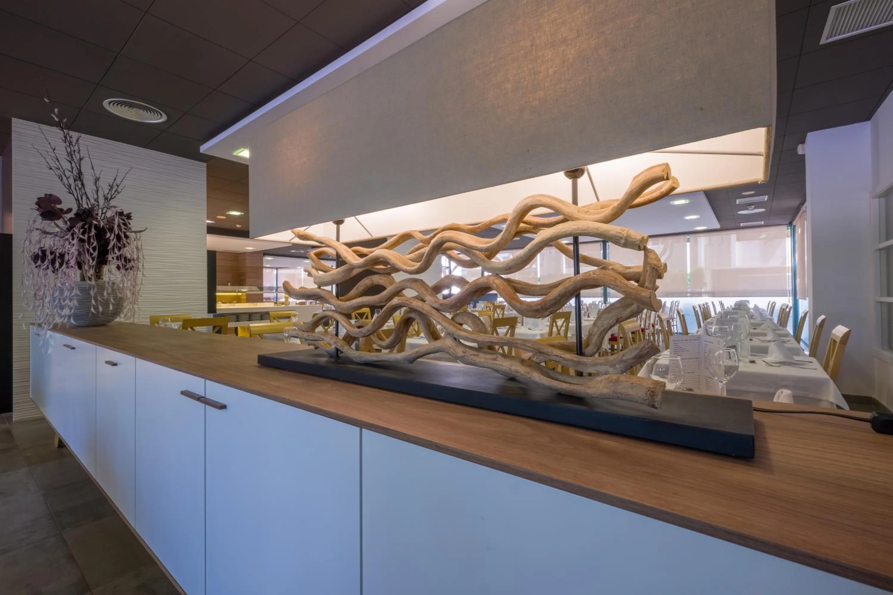 Restaurant/places to eat in Hotel California Palace