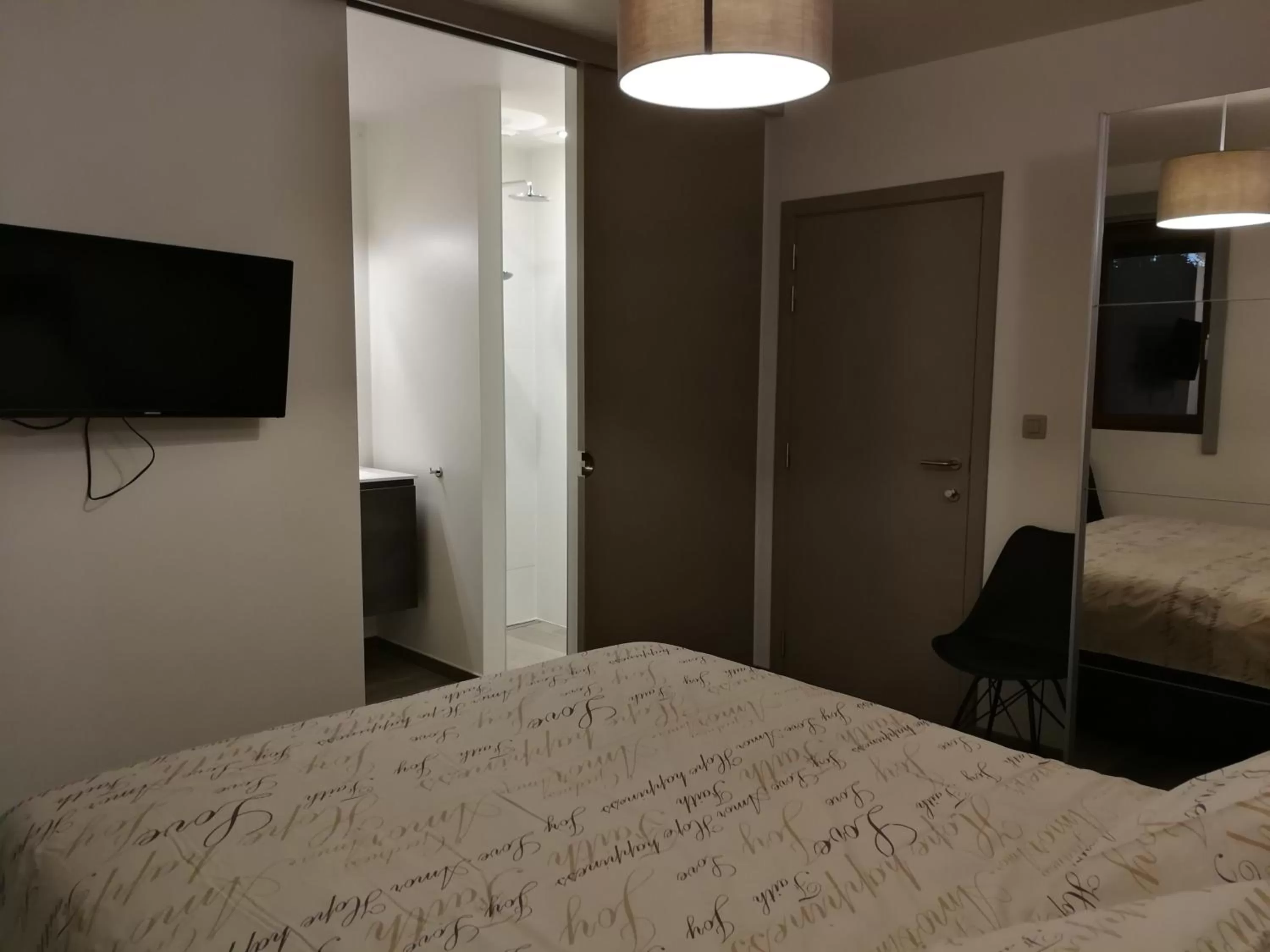 Evening entertainment, Bed in B&B Meulecauter