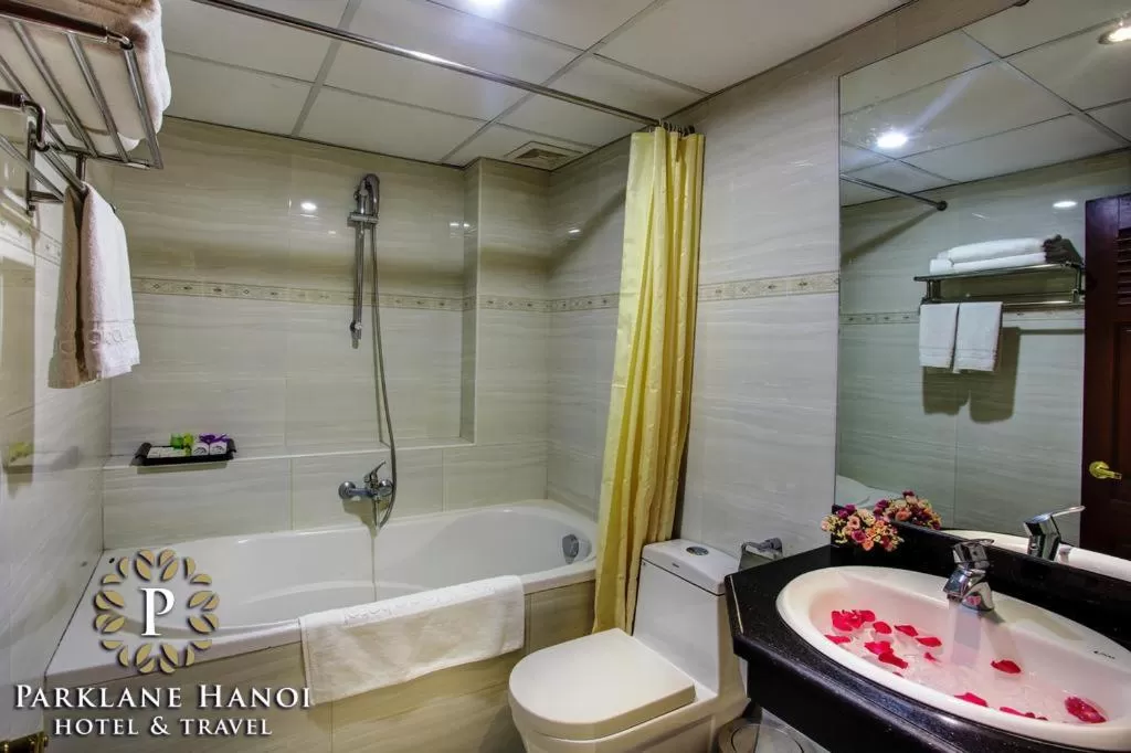 Bathroom in Parklane Central Hanoi Hotel