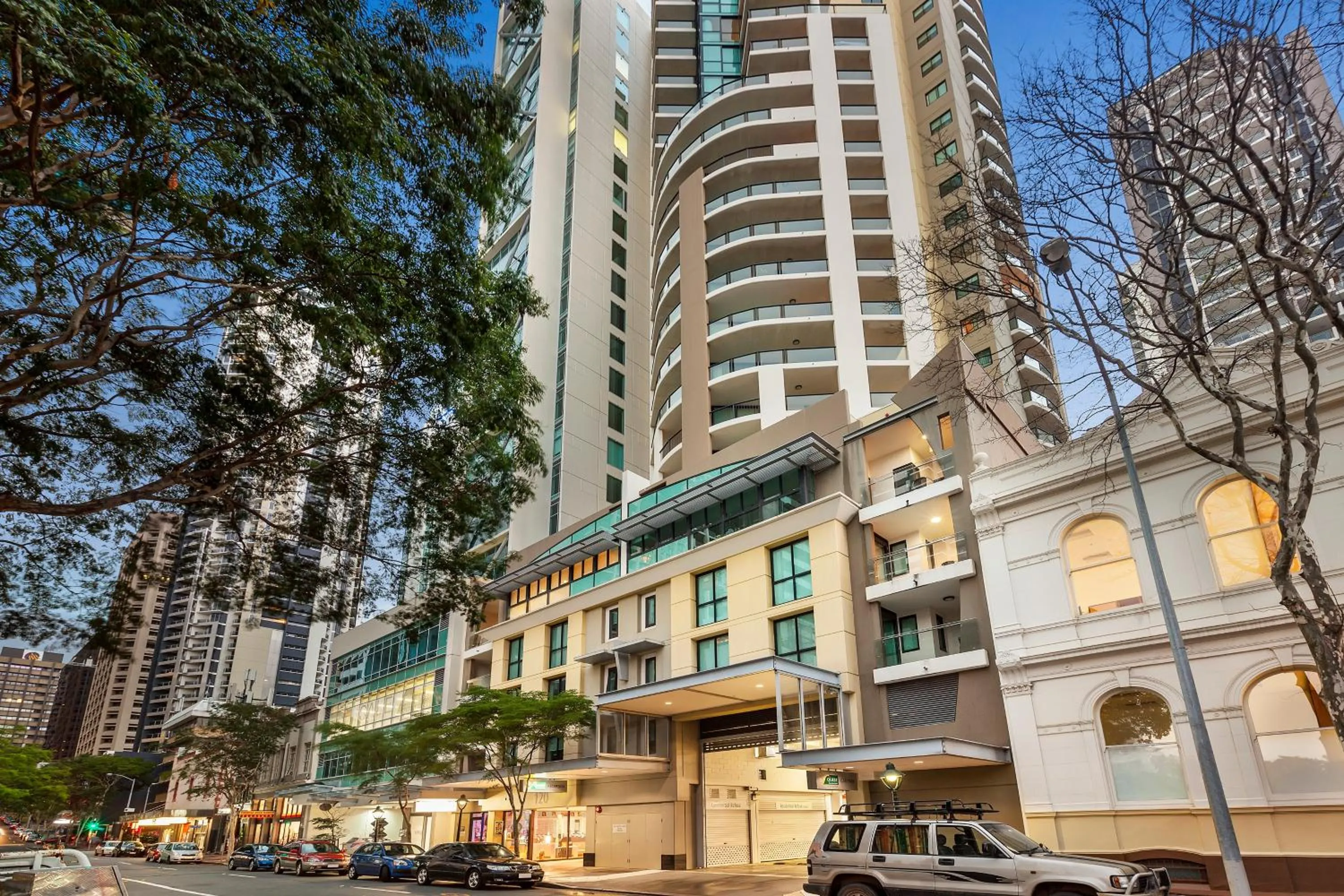 Facade/entrance in Quest River Park Central