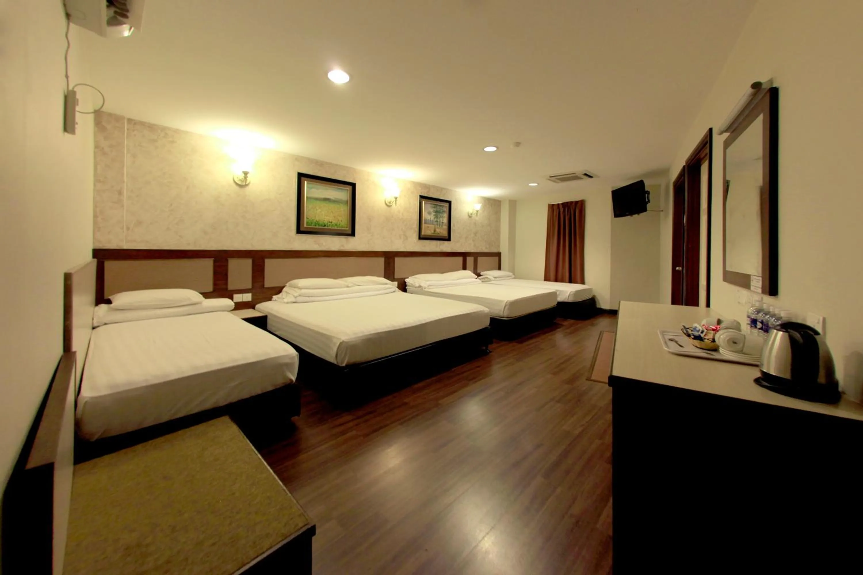 Bed in Ming Paragon Hotel