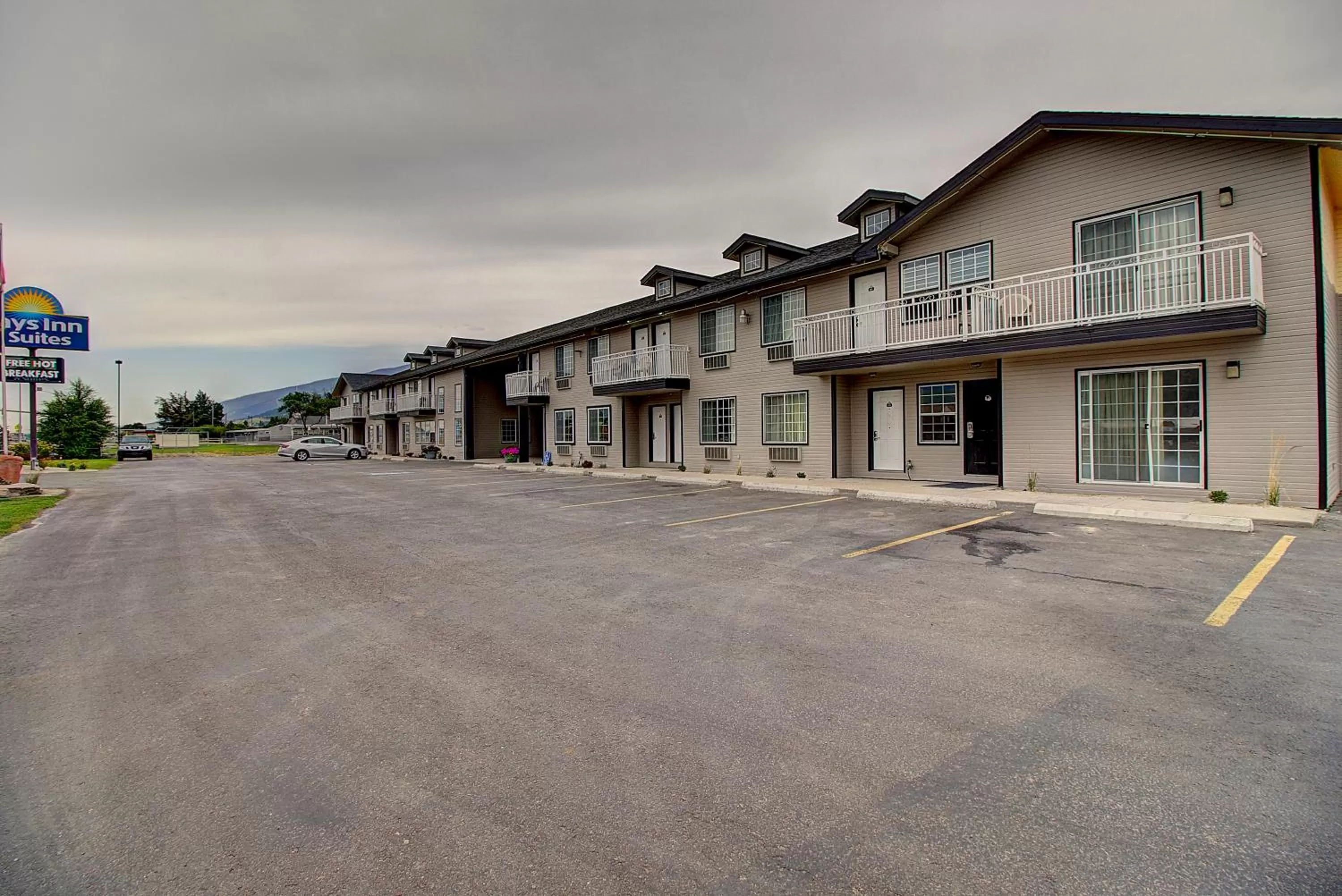 Parking in Days Inn & Suites by Wyndham Lolo