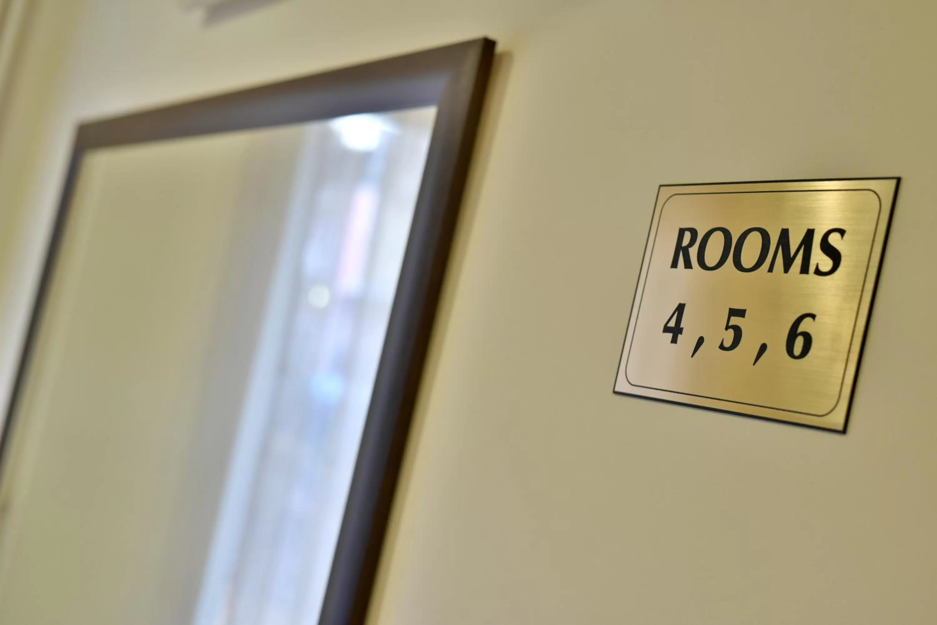 Logo/Certificate/Sign in Garni Hotel Central Lux