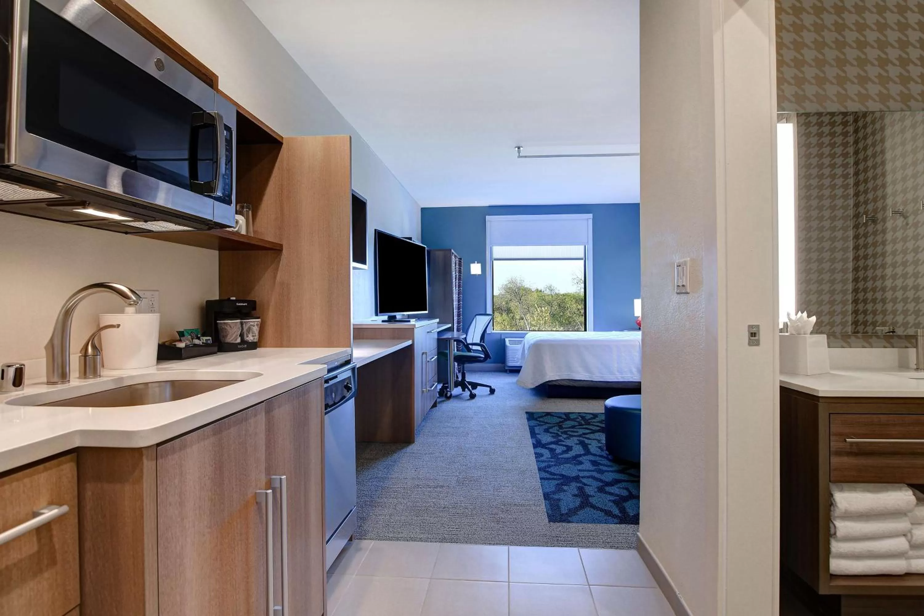 Kitchen or kitchenette, Bed in Home2 Suites by Hilton North Plano Hwy 75