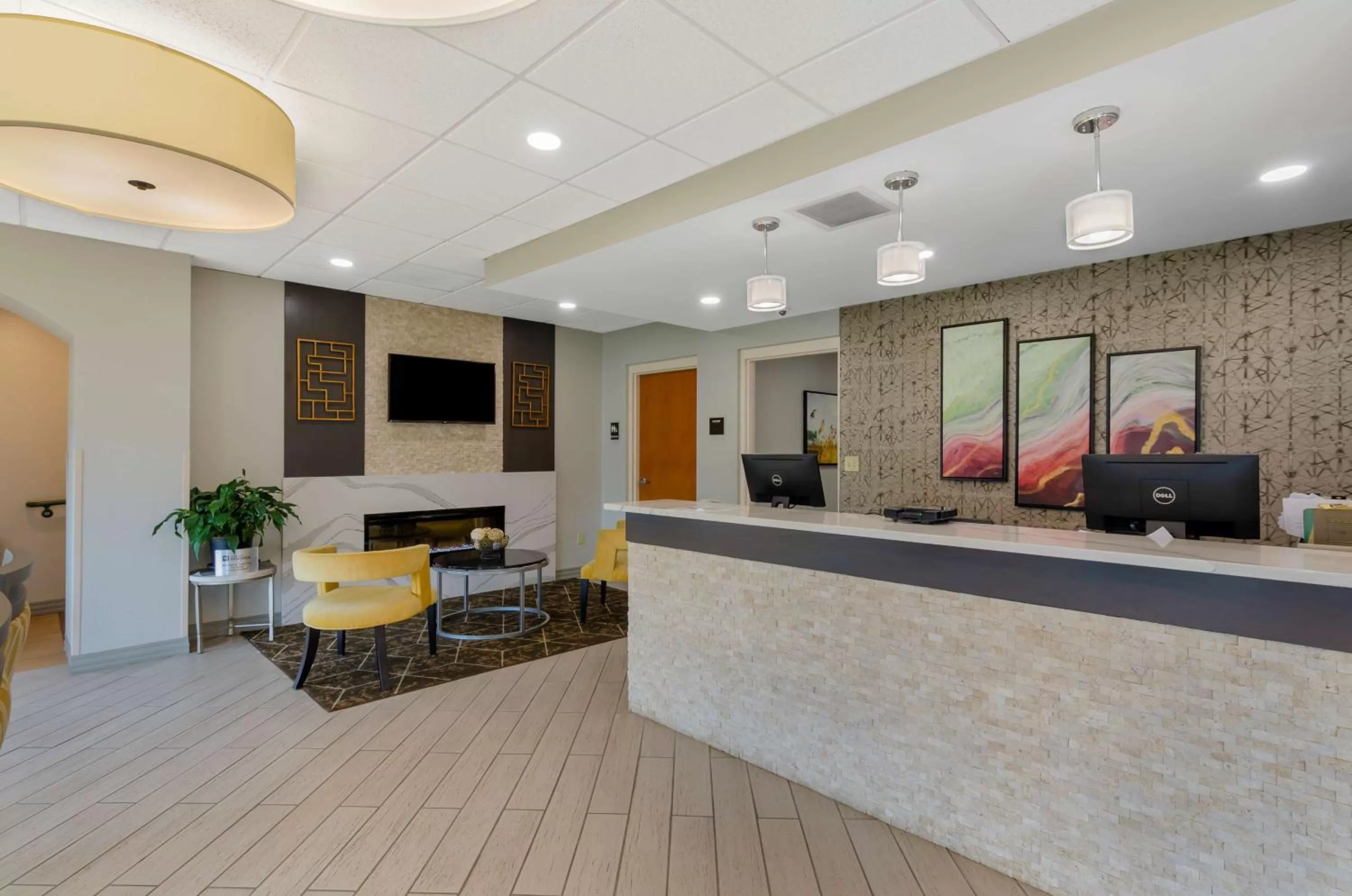 Lobby or reception in Best Western North Roanoke