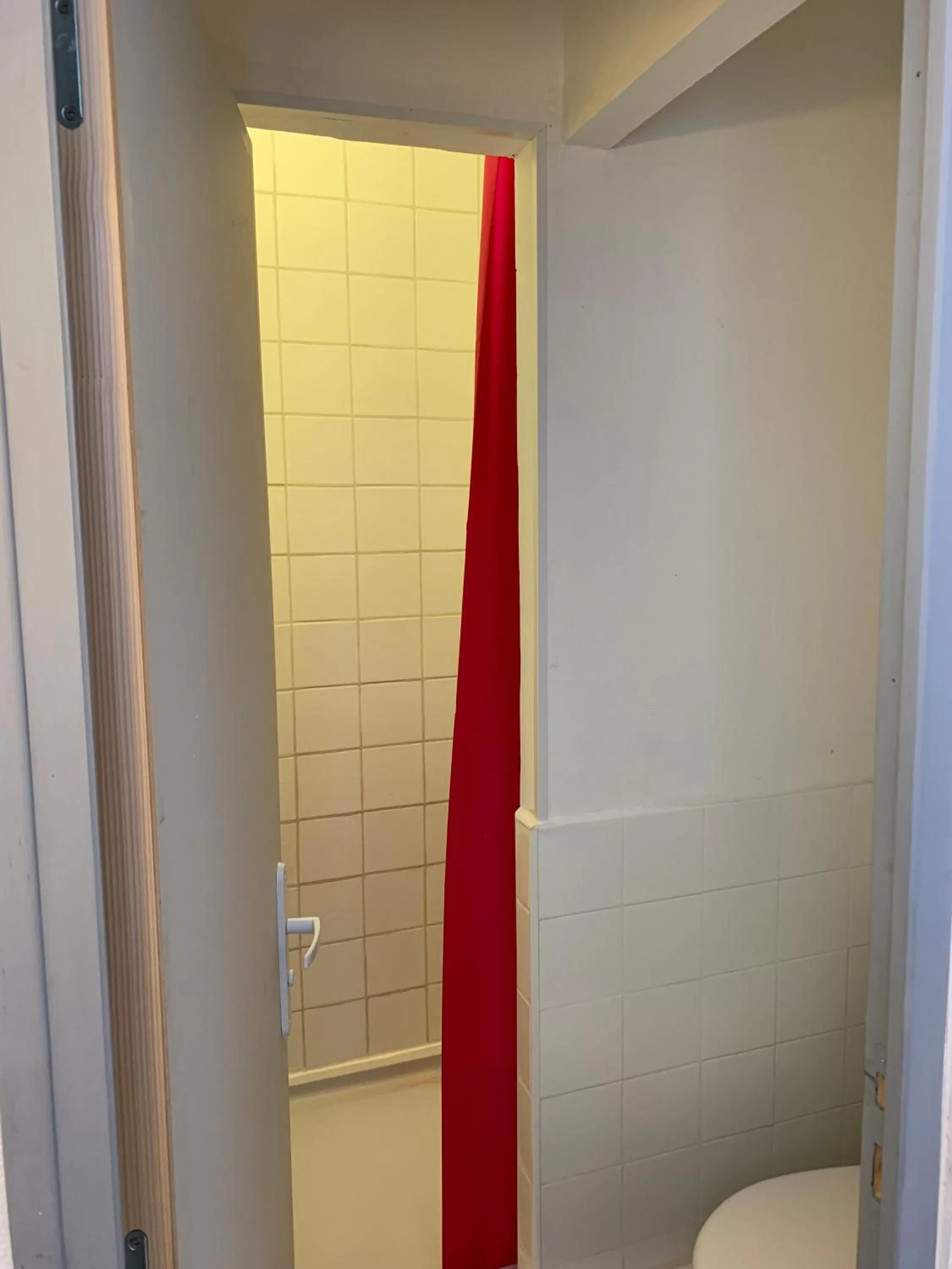 Bathroom in HOTEL DU CYGNE DE LA CROIX BLANCHE