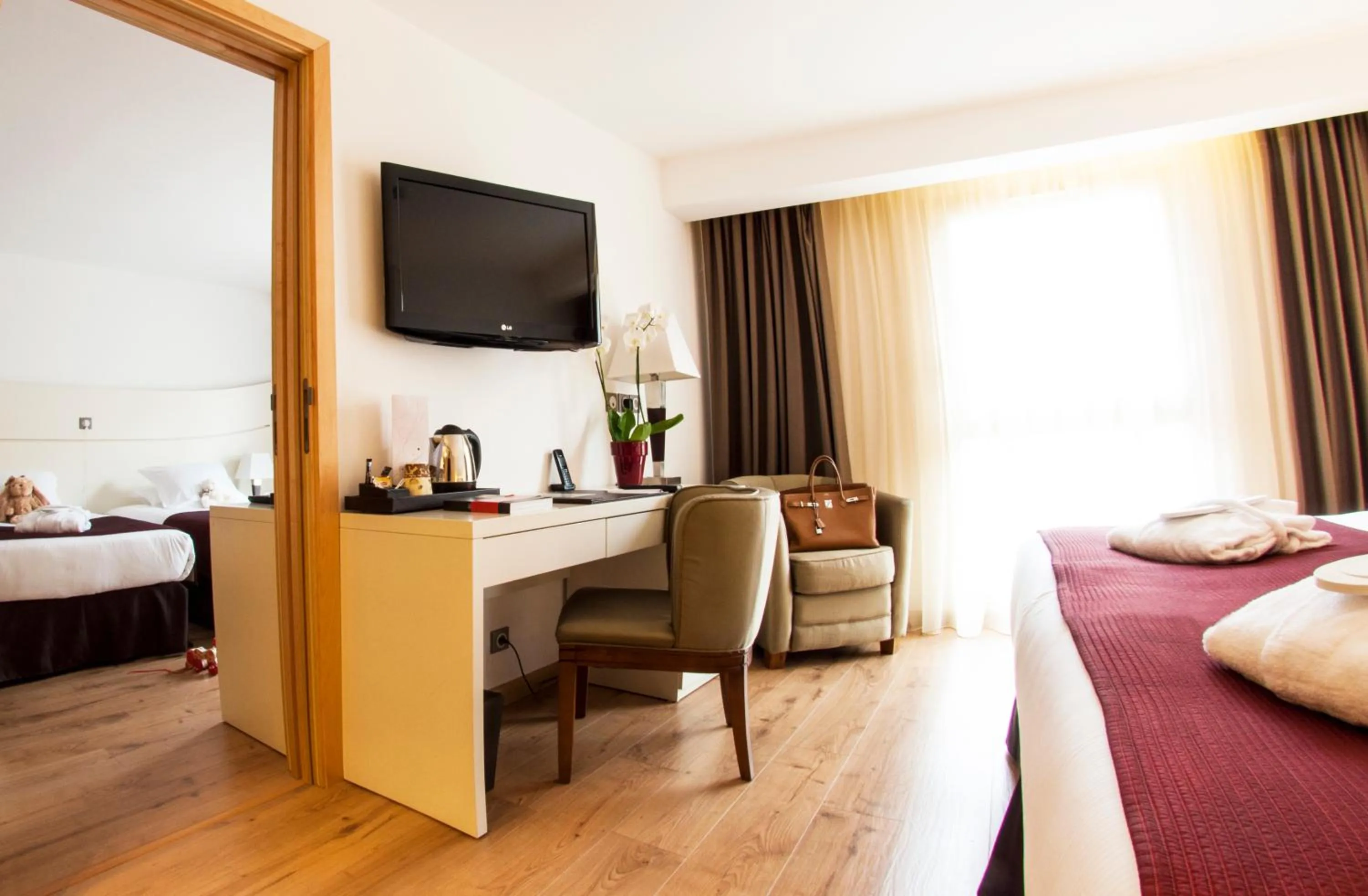 Bed in Hôtel Montaigne & Spa - Cannes Centre