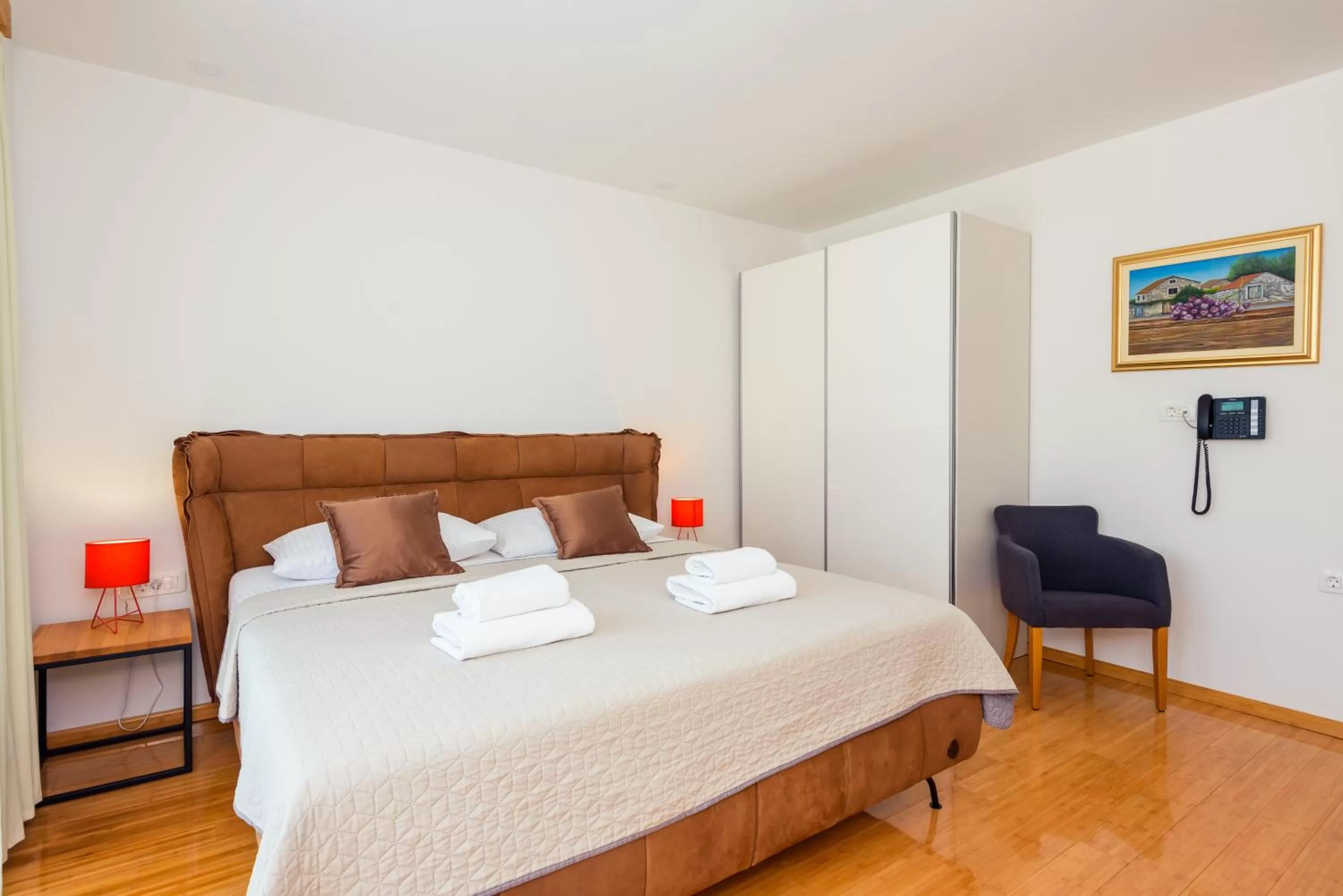 Photo of the whole room, Bed in Boutique rooms Kican