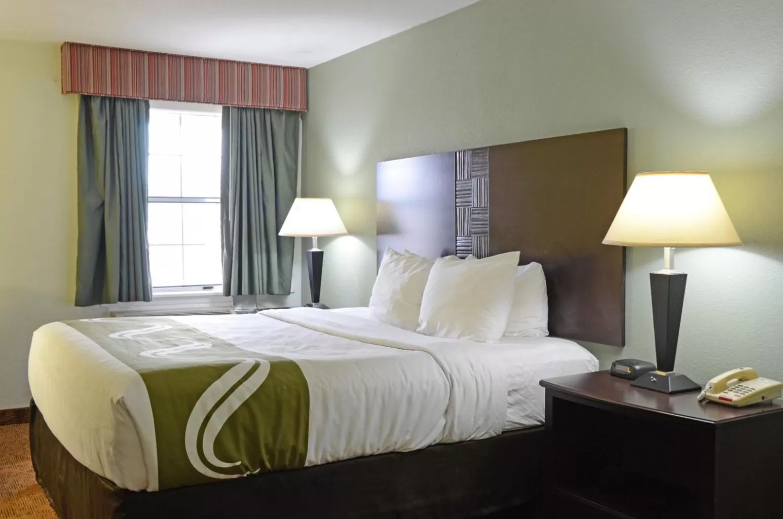 Bed in Quality Inn & Suites Covington