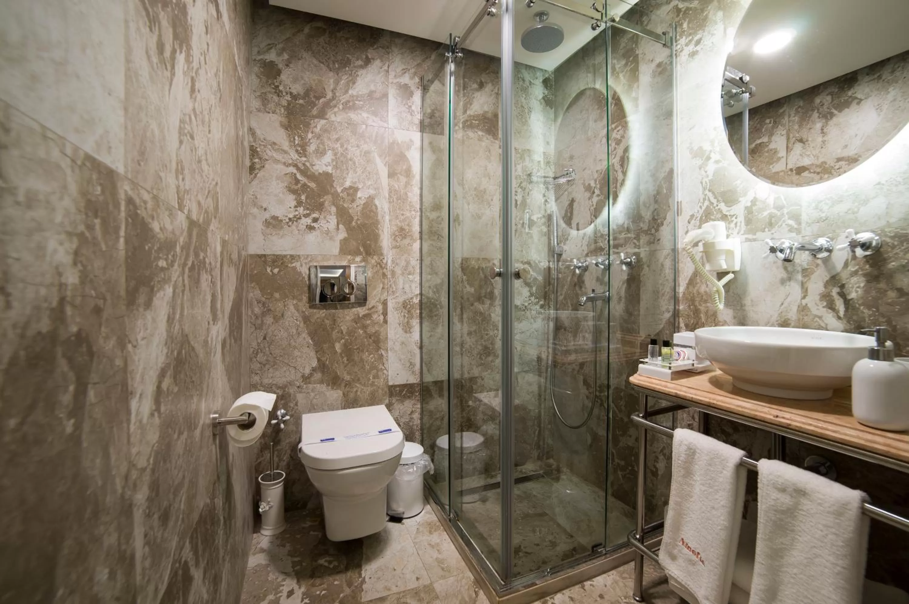 Shower in Amofta Hotel Taksim