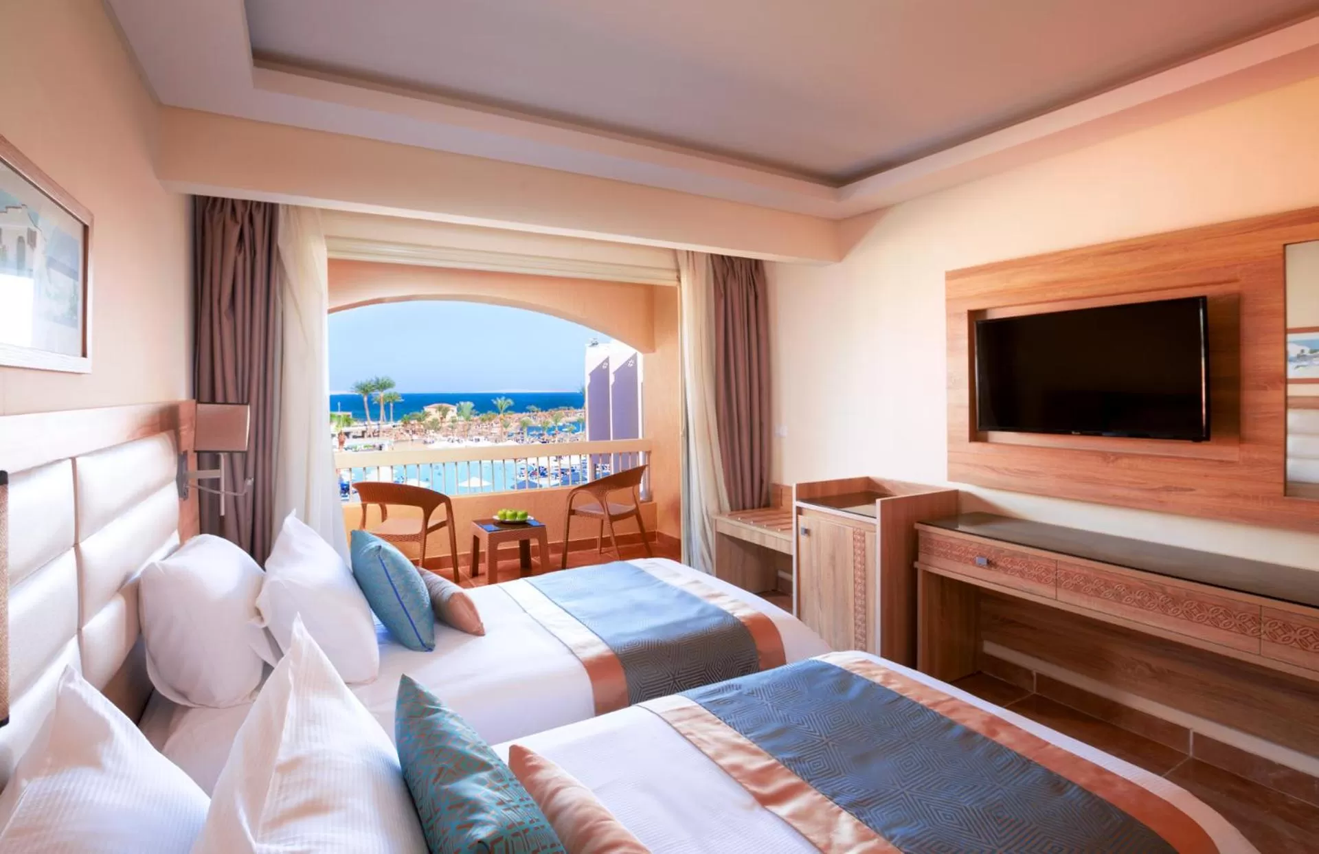 Bedroom, Bed in Beach Albatros Aqua Park - Hurghada
