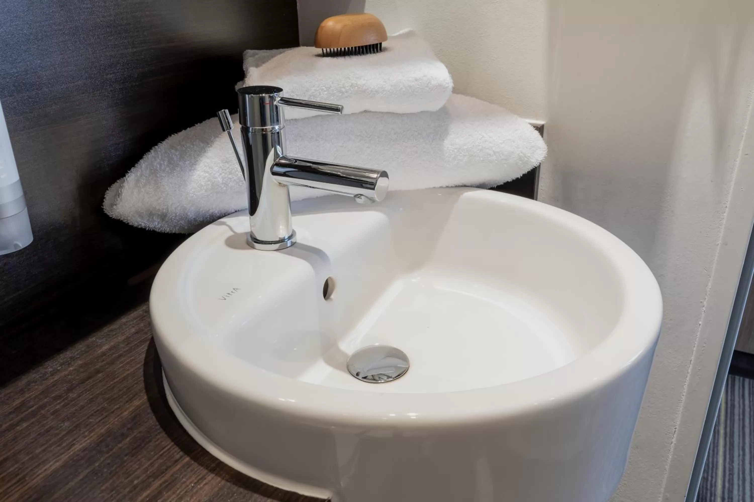 Bathroom in Garner Hotel Berlin - Spandau by IHG