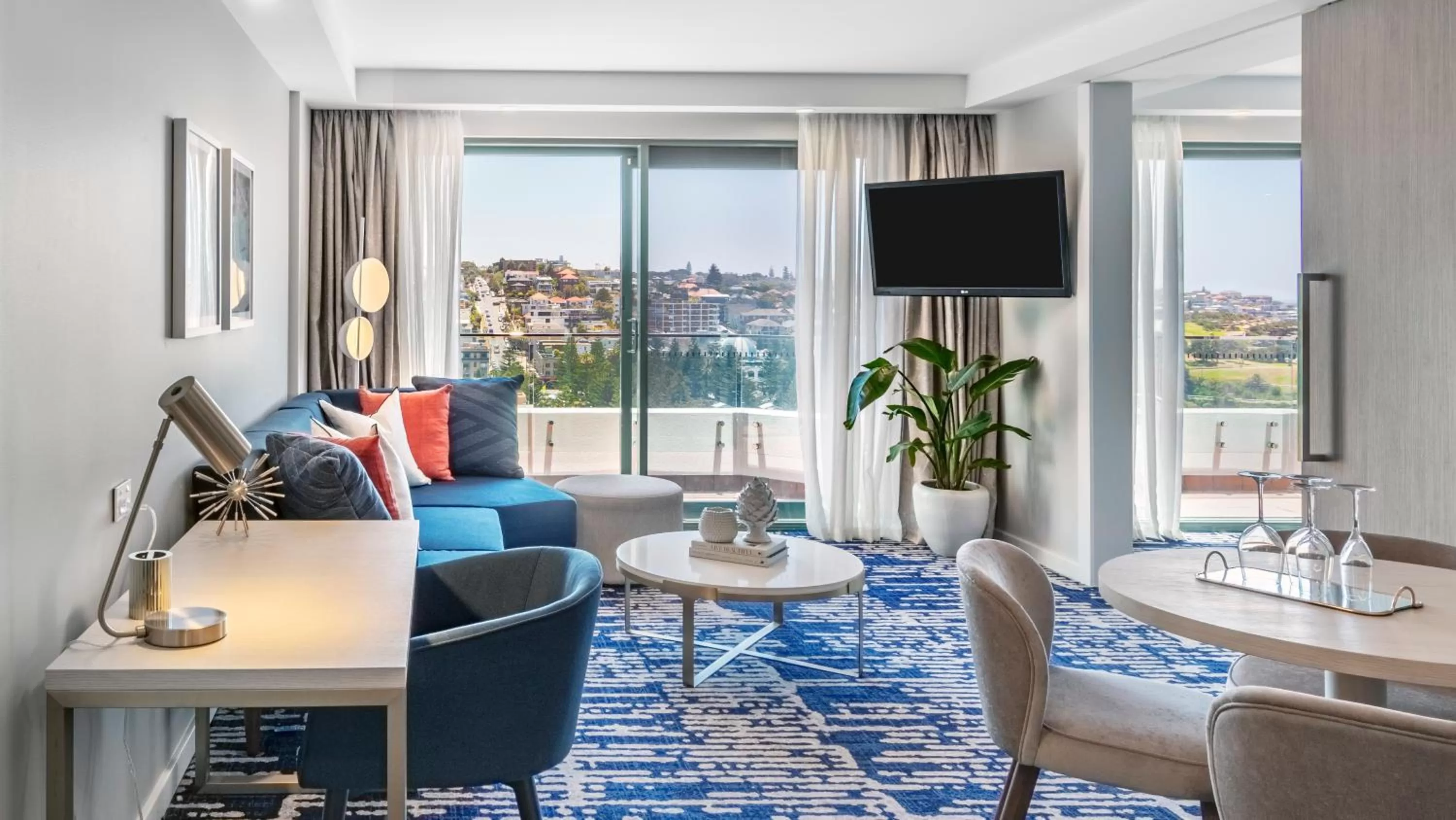 Living room in Crowne Plaza Sydney Coogee Beach by IHG