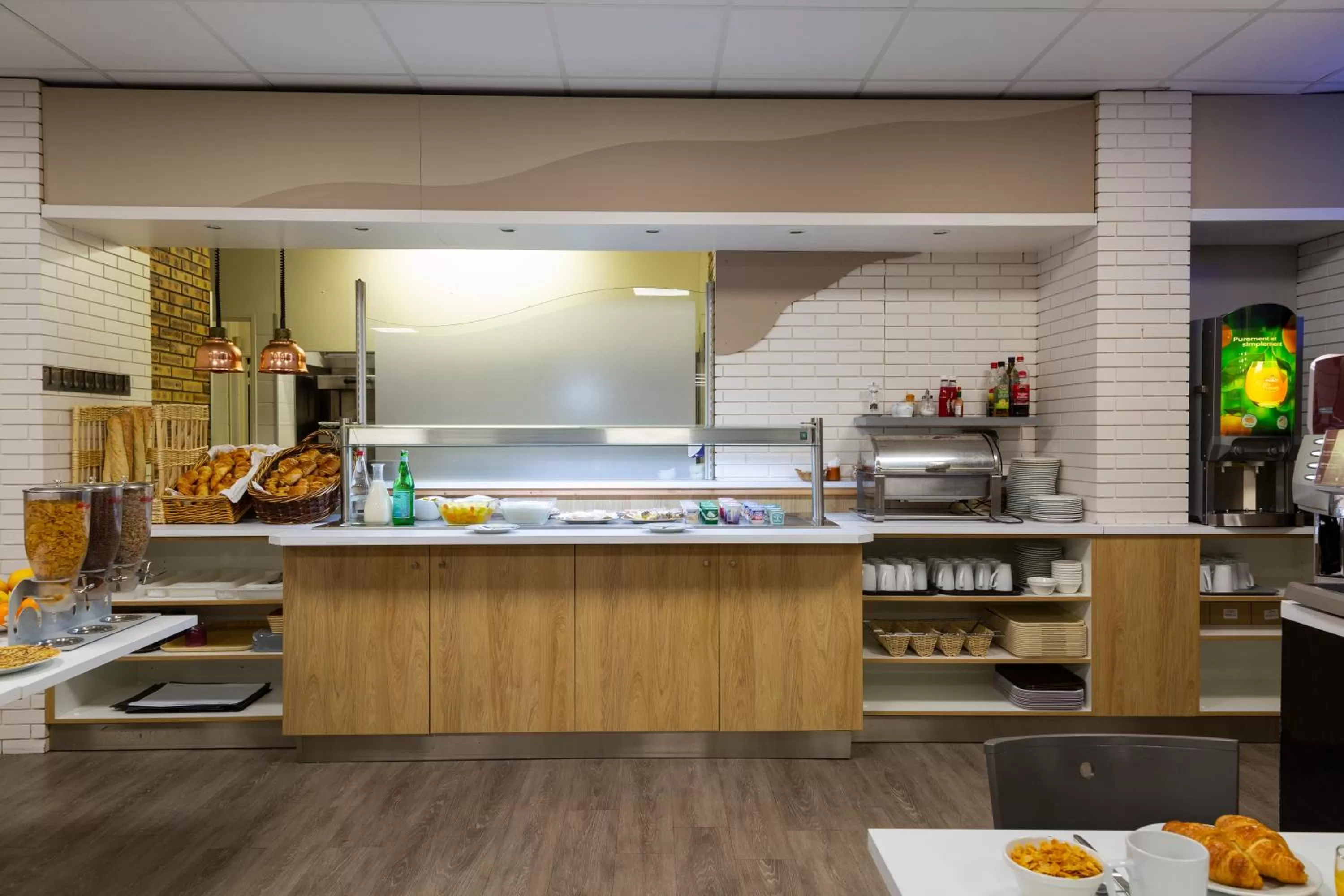 Restaurant/places to eat in Comfort Hotel Aeroport Lyon St Exupery
