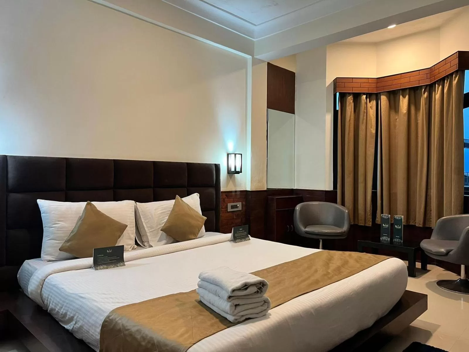 Bed in Muscatel Yavachi - 400 Mts from MG Marg