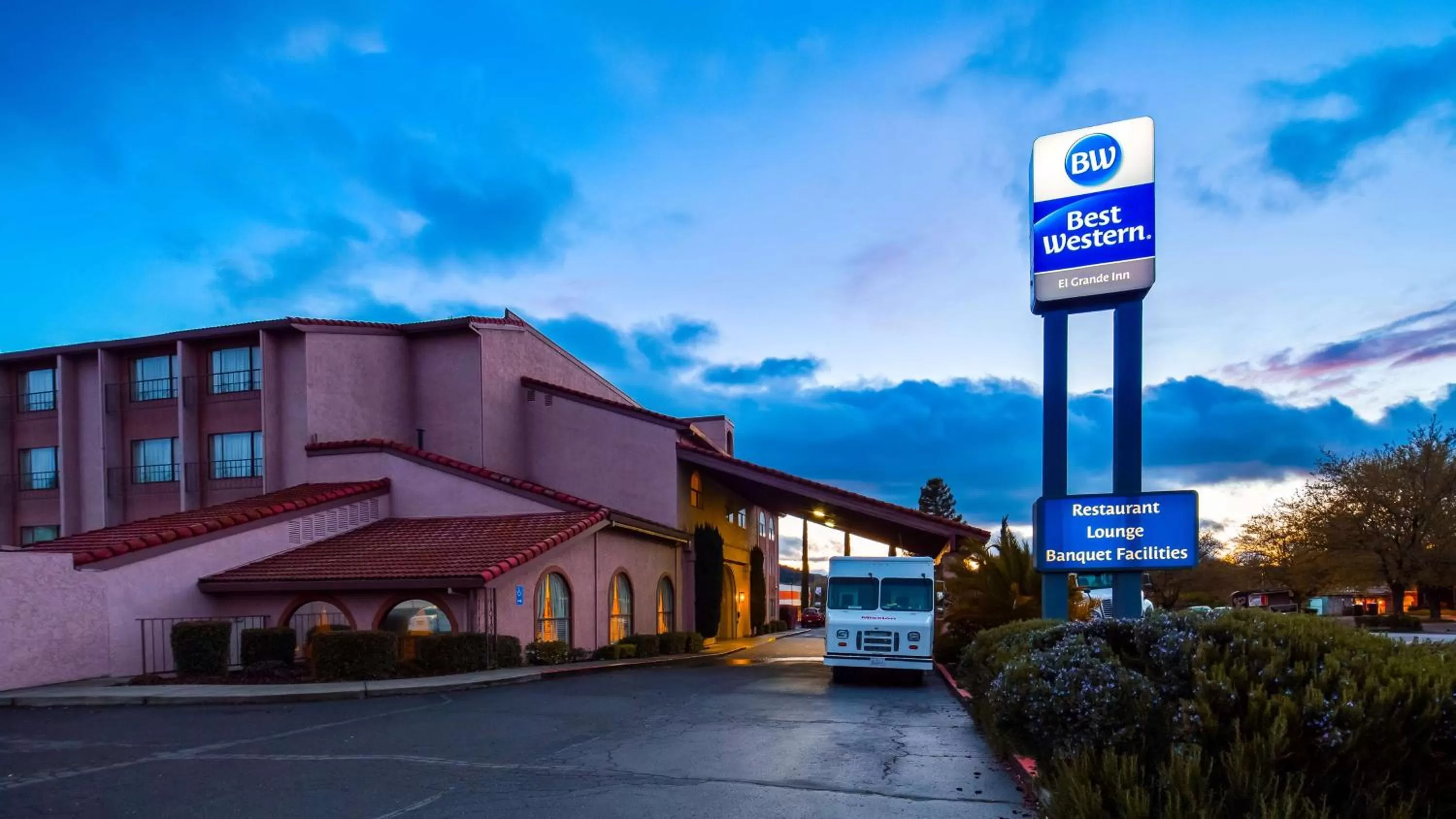 Property building in Best Western El Grande Inn