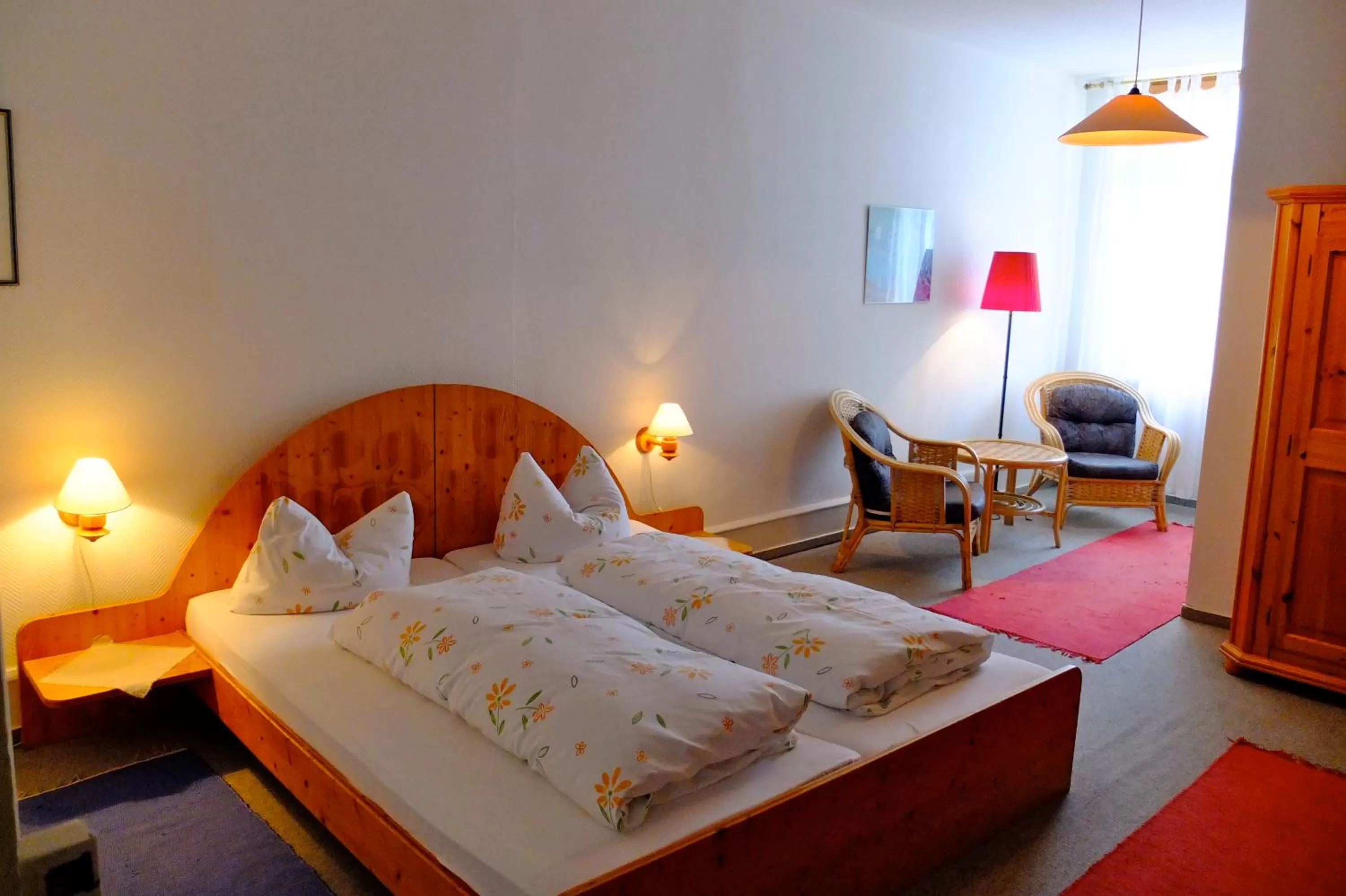 Property building, Bed in Hotel Löwen