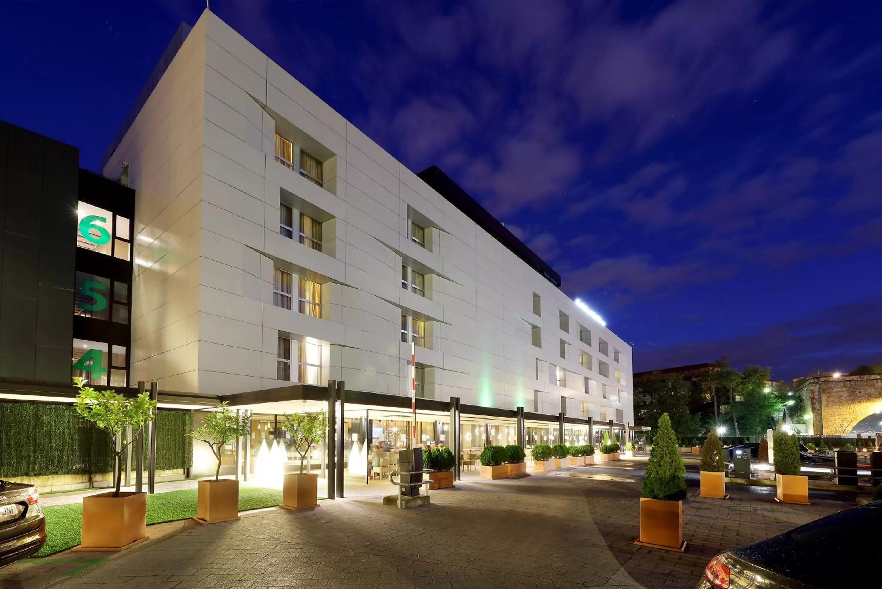 Facade/entrance in Occidental Bilbao