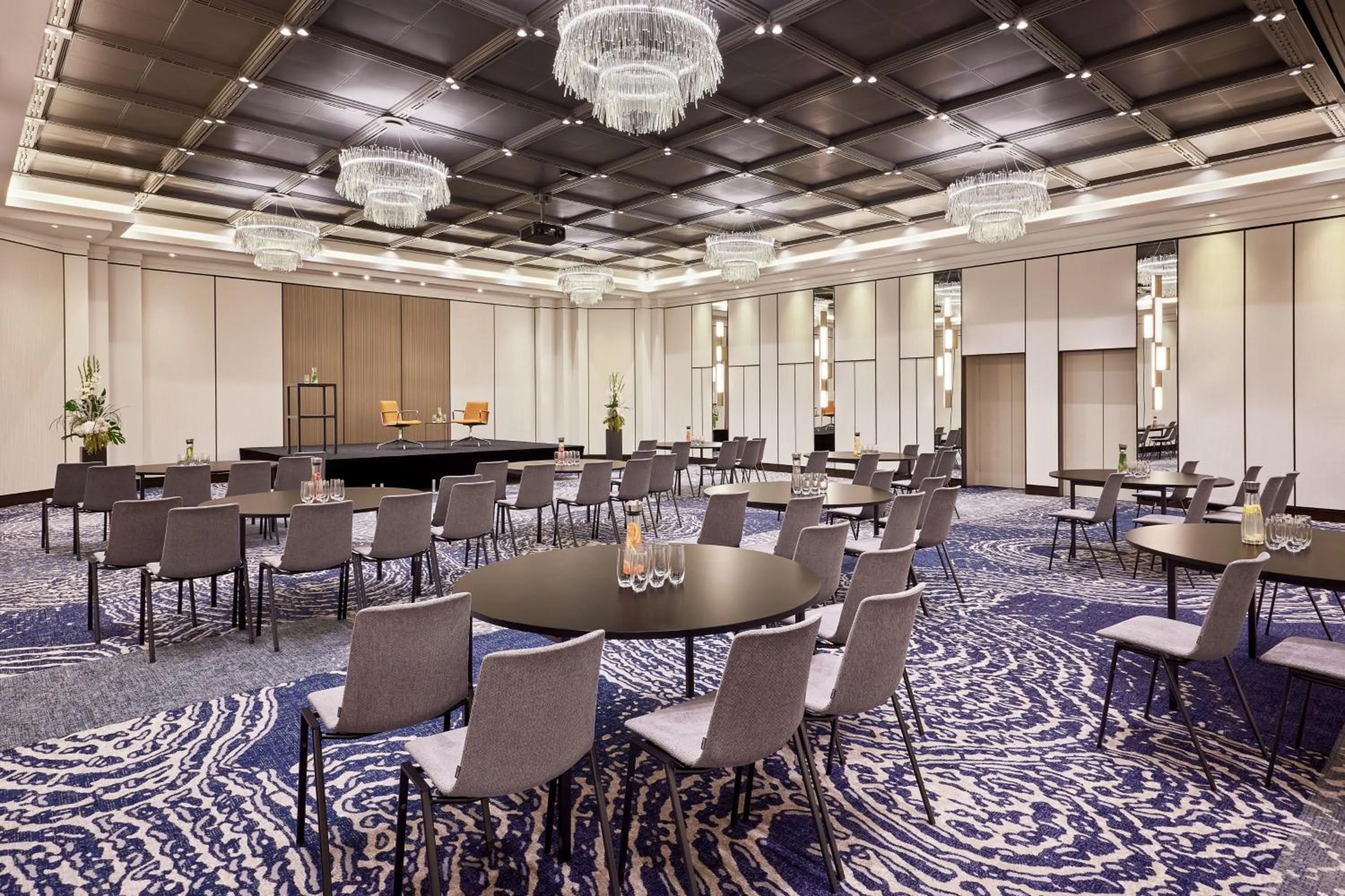 Lounge or bar in The Westin Grand Frankfurt