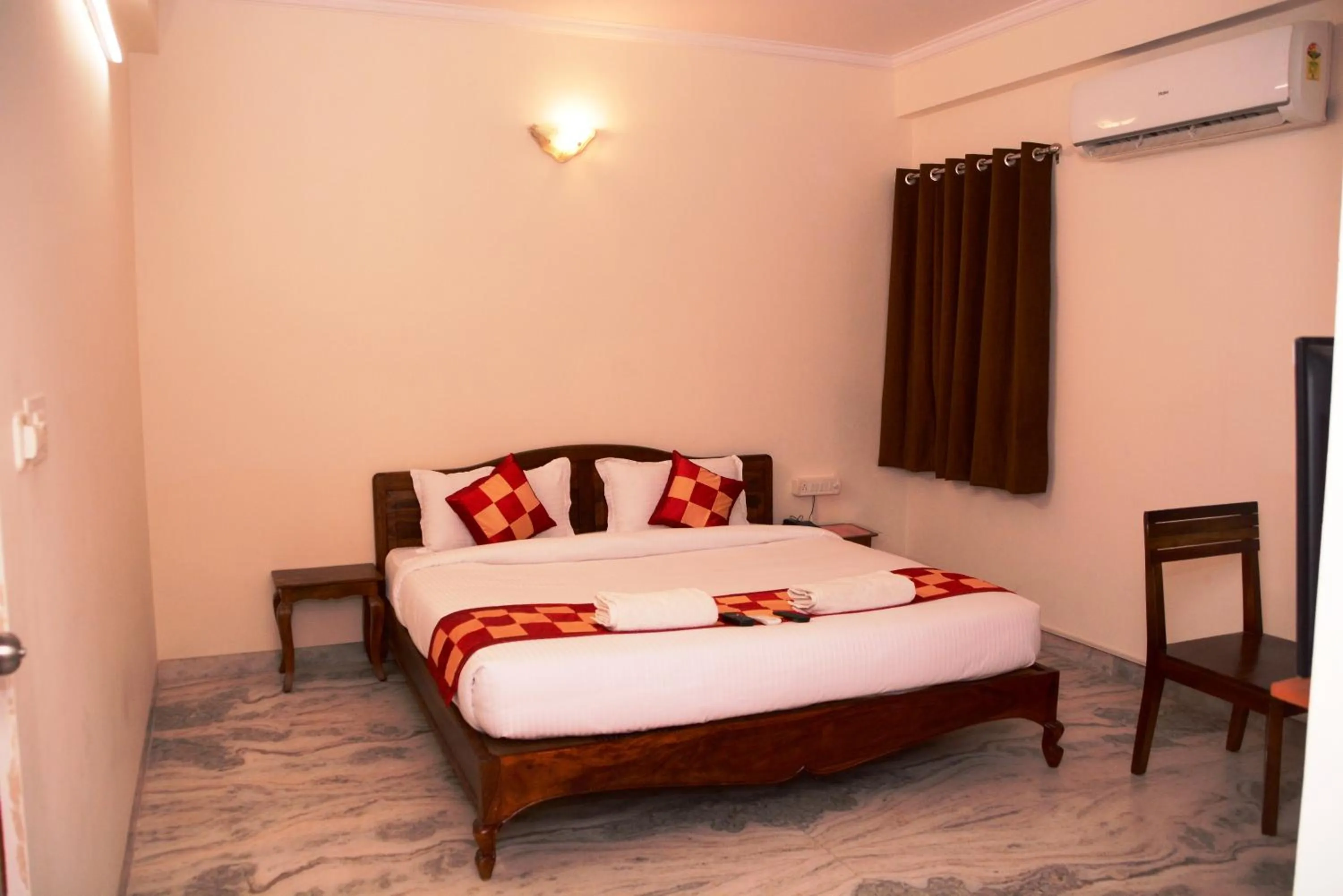 Bed in Hotel Sugandh Retreat- Near Sindhi Camp Bus station