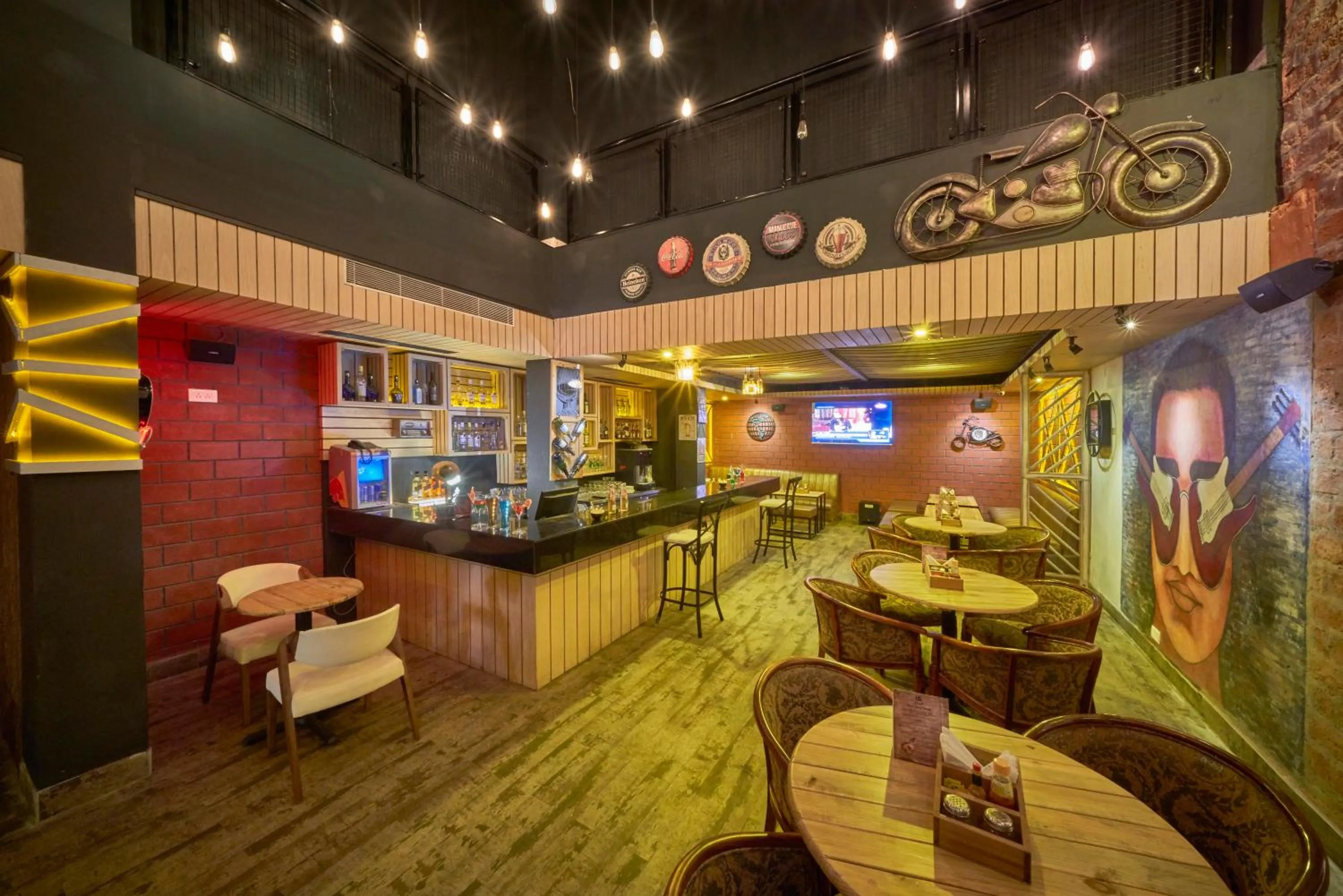 Restaurant/places to eat in Hotel Hindusthan International, Bhubaneswar