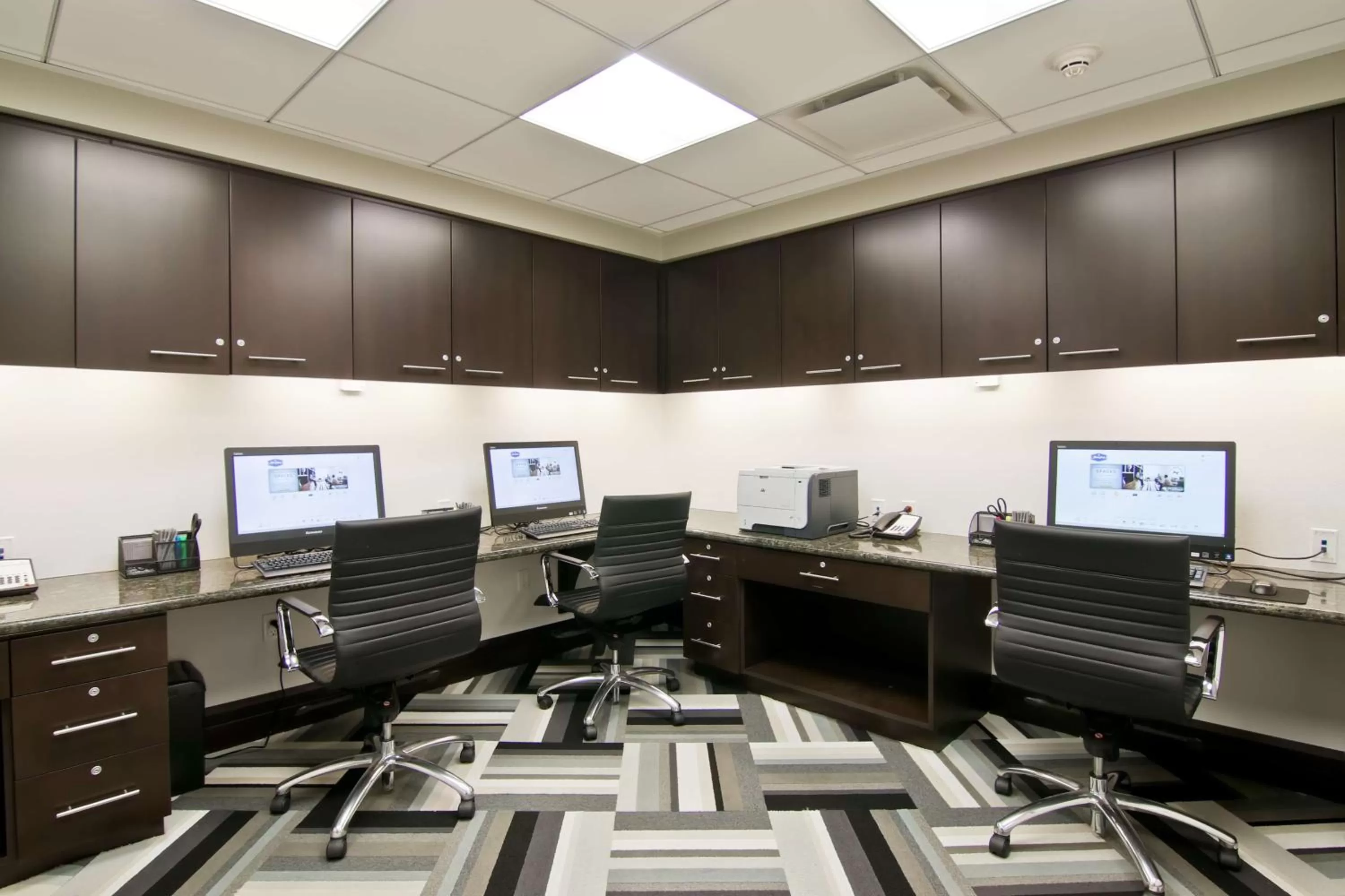 Business facilities in Hampton Inn & Suites Bellevue Downtown/Seattle