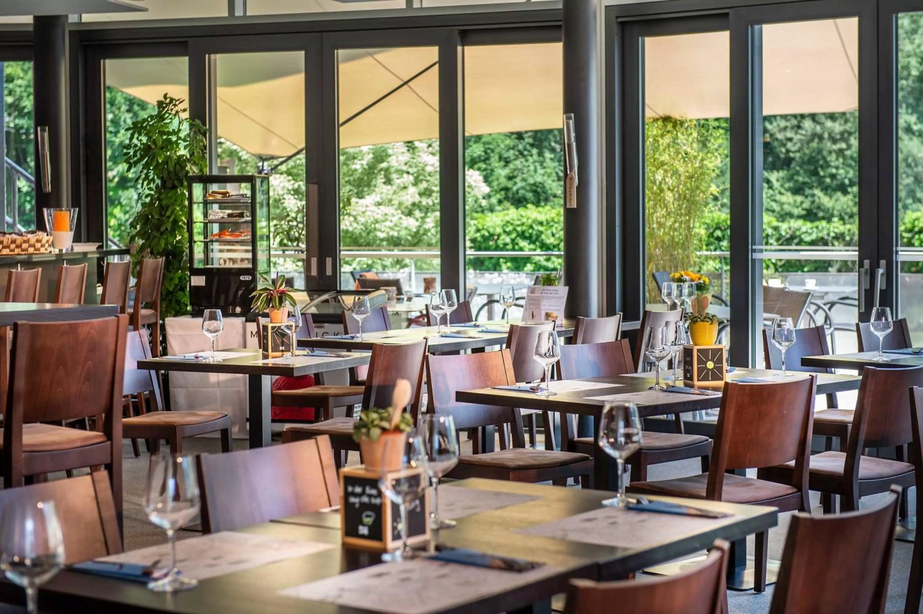 Restaurant/places to eat in Swiss Heidi Hotel